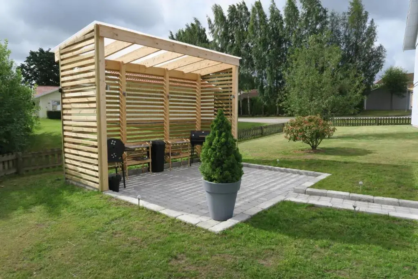 Easy Livin Apartment Hotel by Stubor