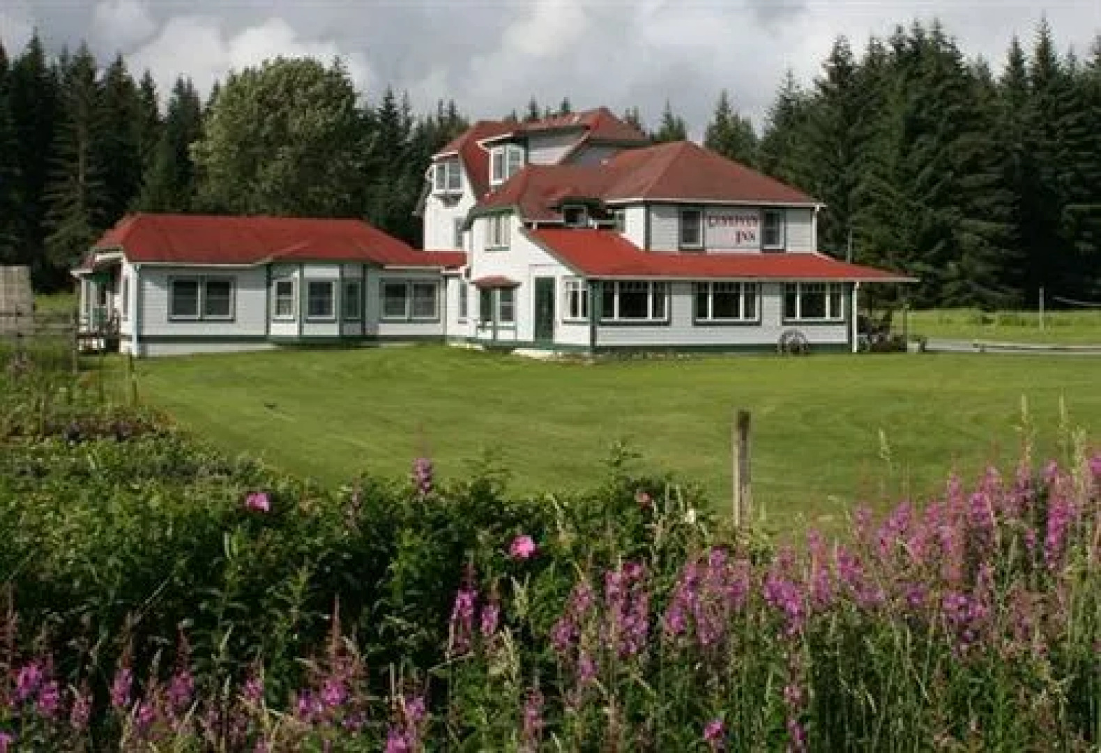 Gustavus Inn at Glacier Bay