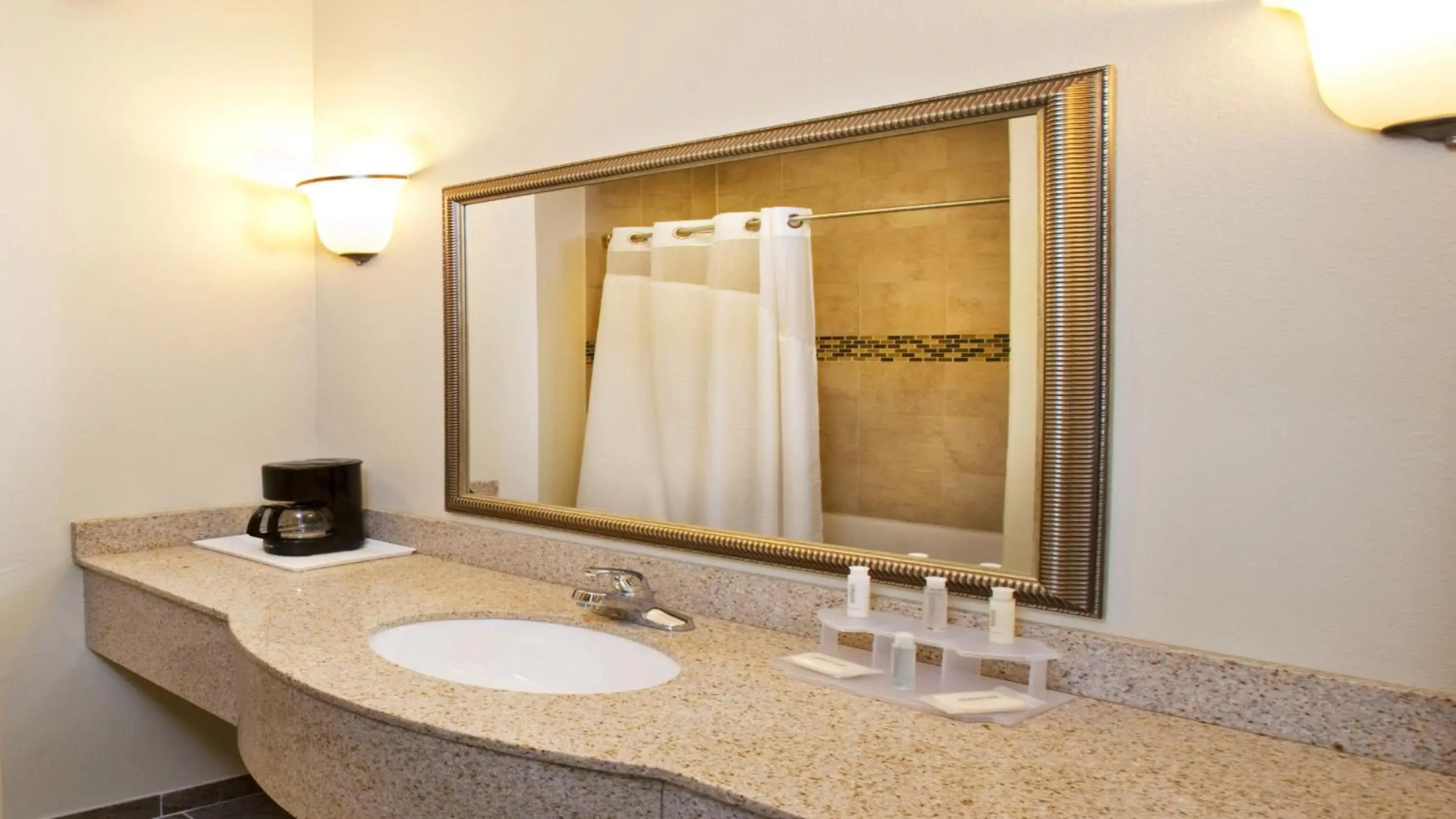 Holiday Inn Express Waterloo-Cedar Falls