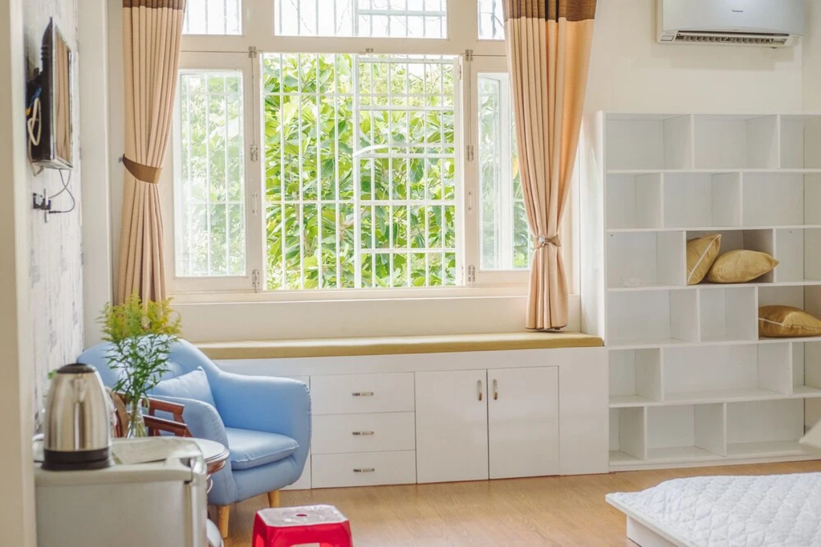 White Hotel - Hostel