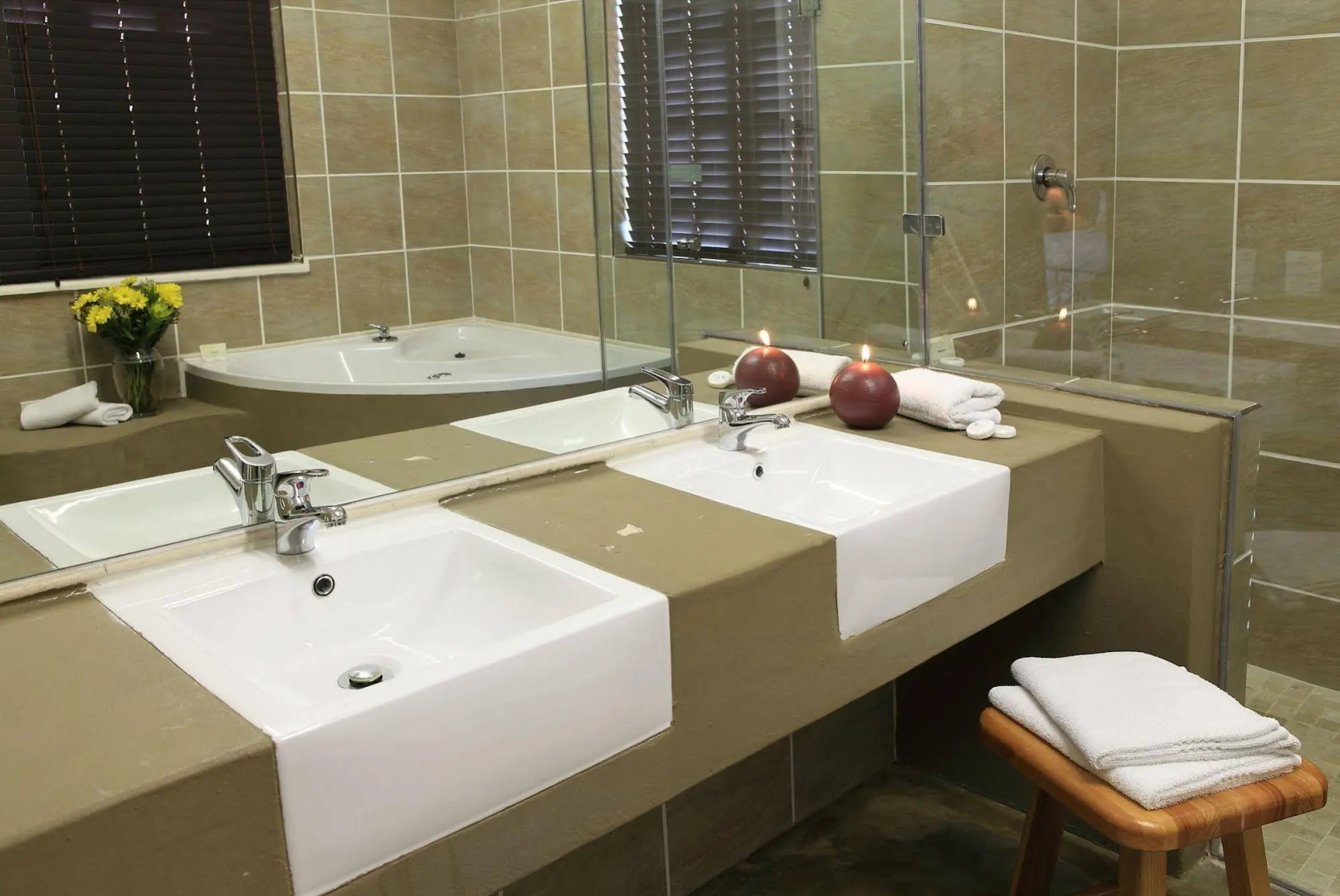 Loerie Guest Lodge