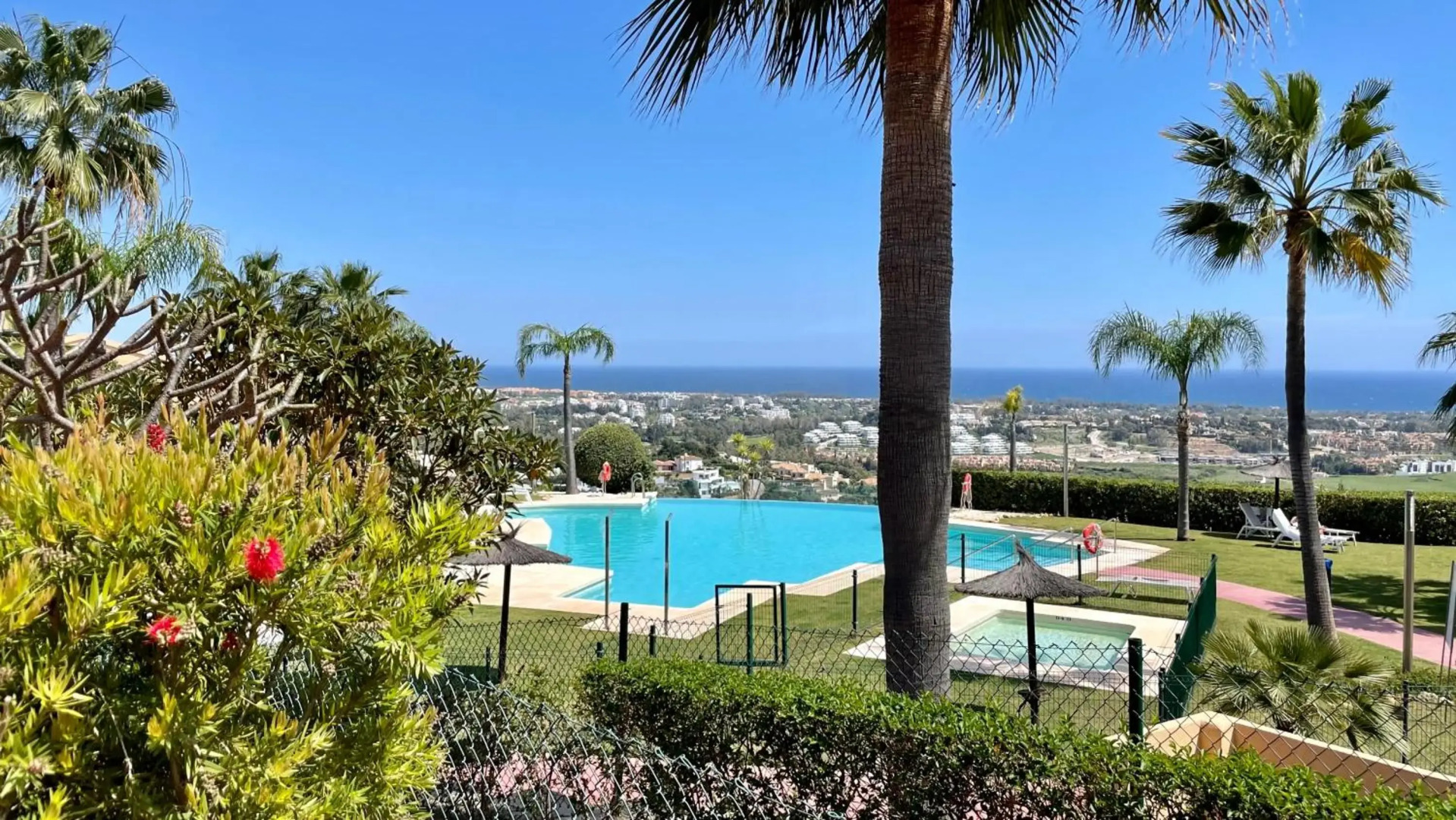 Modern and luxurious holiday home with sea views in Benahavís