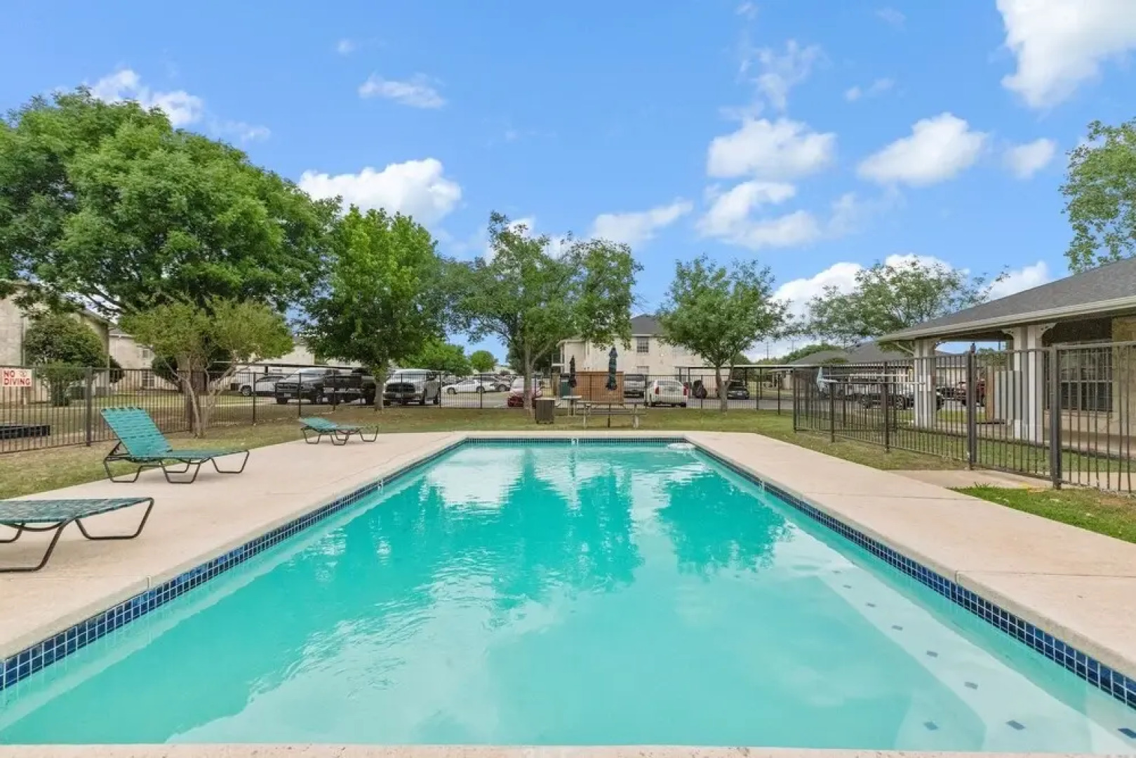 Fredericksburg Fun 3 Bedroom Apts by Redawning