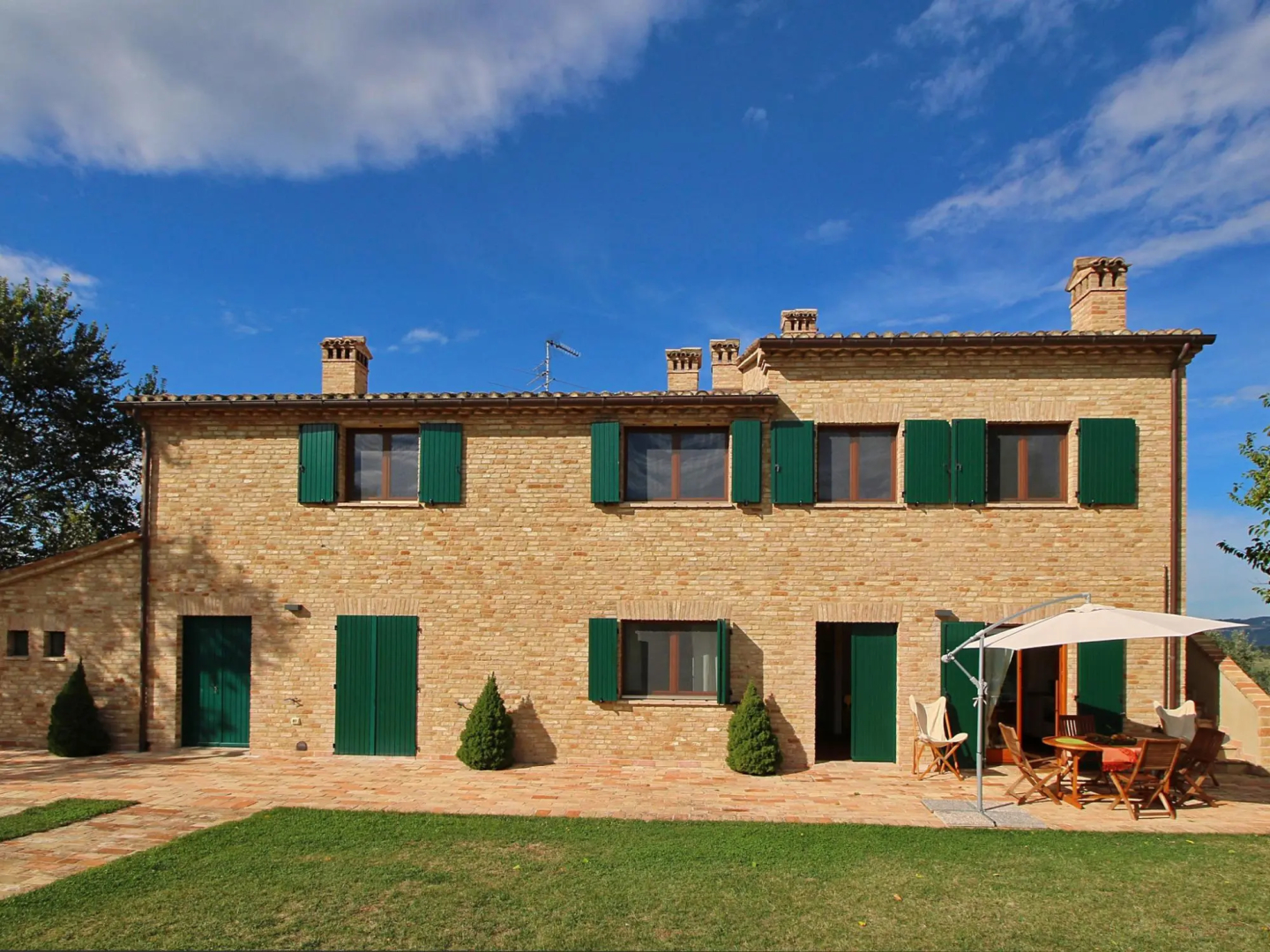 Cottage in Montelabbate With Pool & Forest