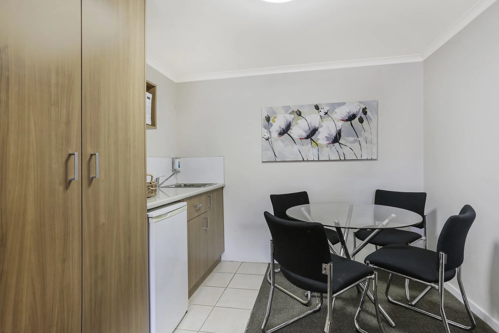 Waves Motel and Apartments