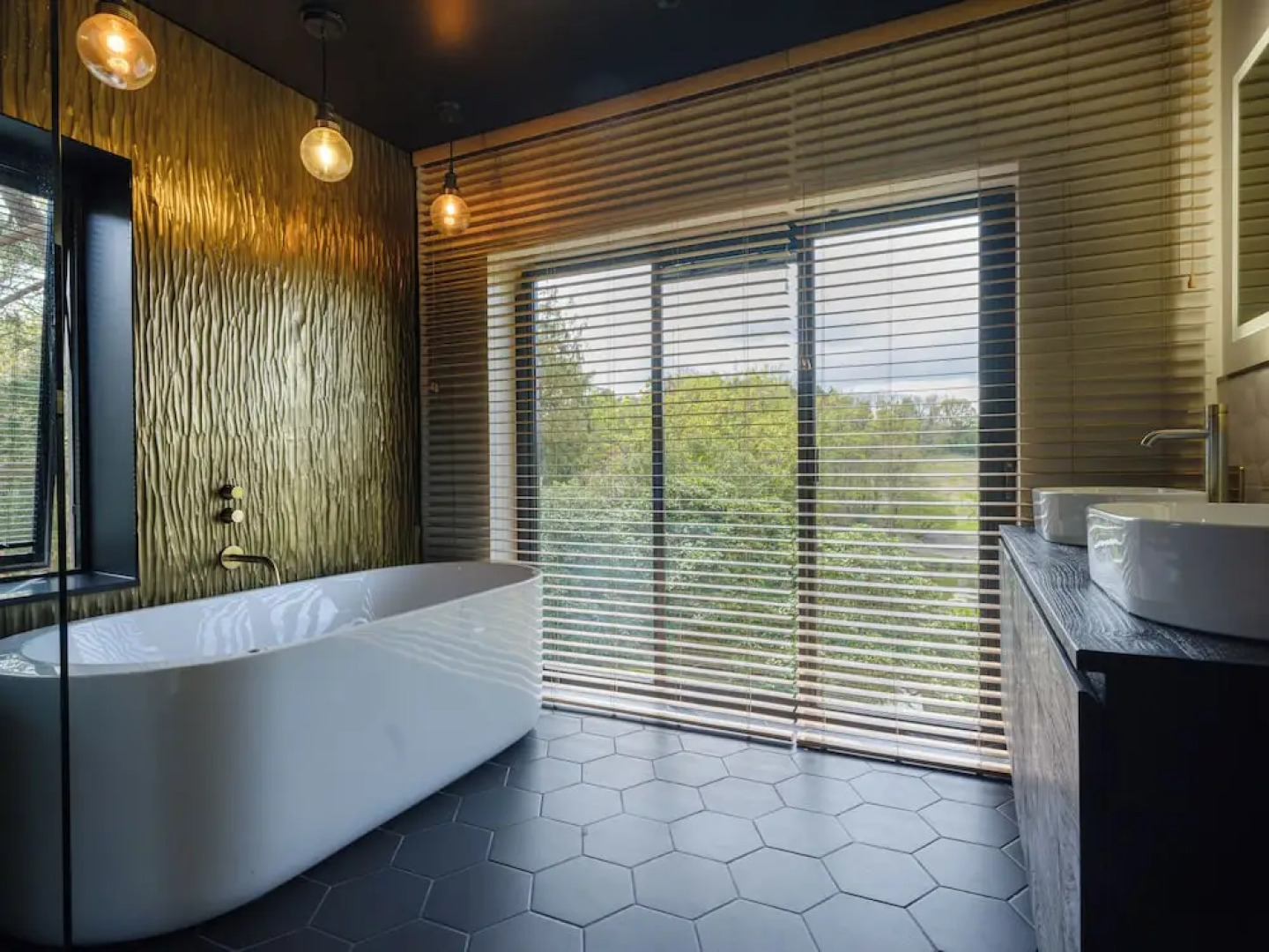 Inviting 5-bed House With Fishing Lake in Devizes