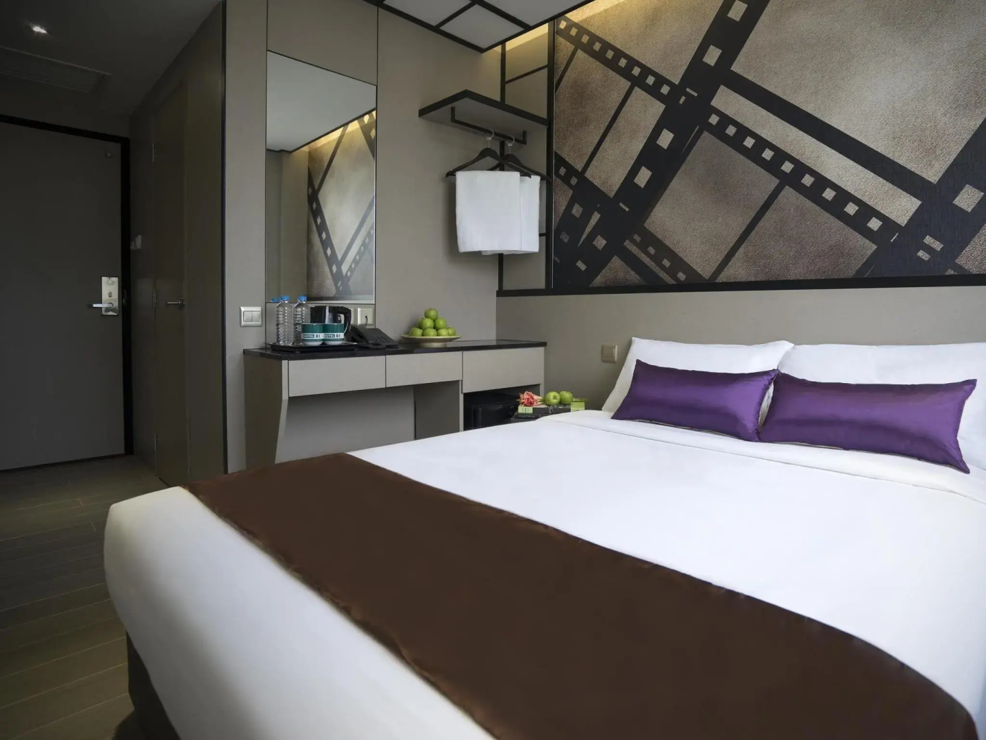 Hotel 81 Premier Hollywood