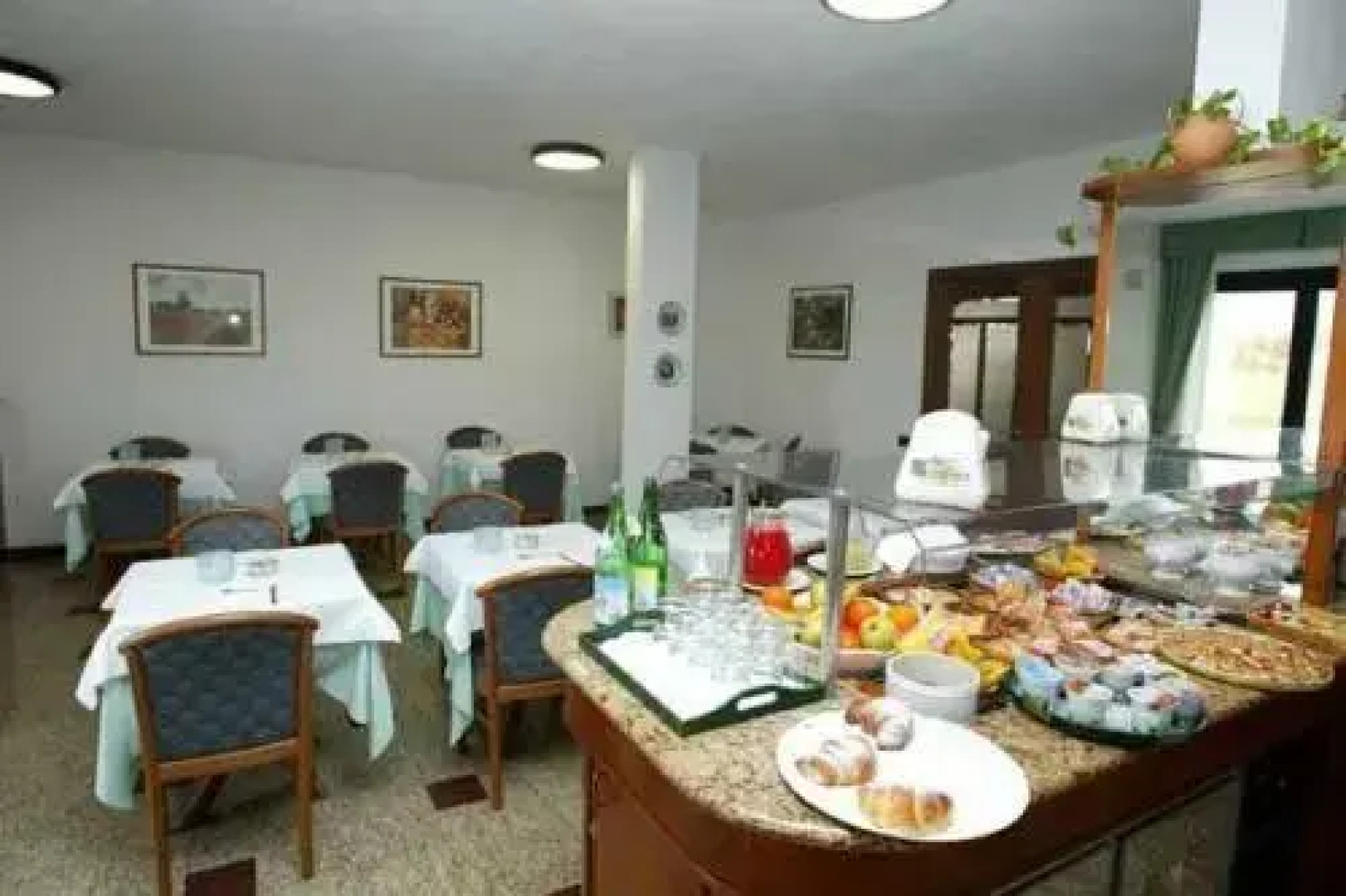 River Hotel