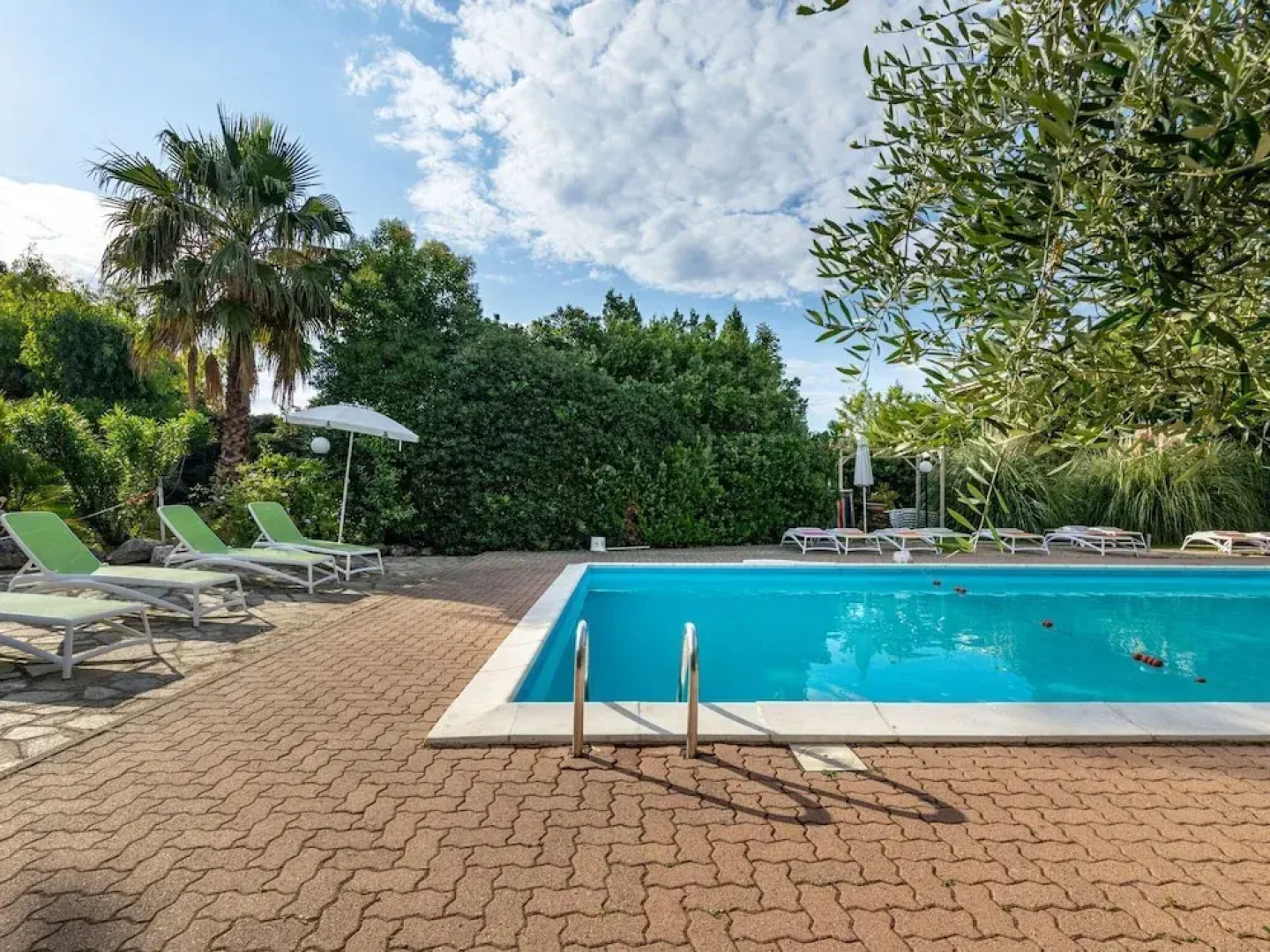 Attractive Apartment in Loano With Garden