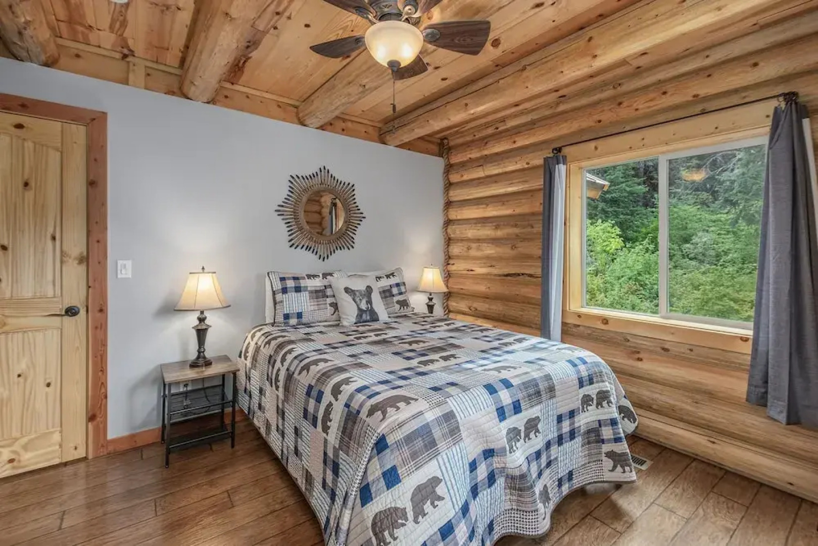 Bearfoot Chalet 3 Bedroom Home by NW Comfy Cabins