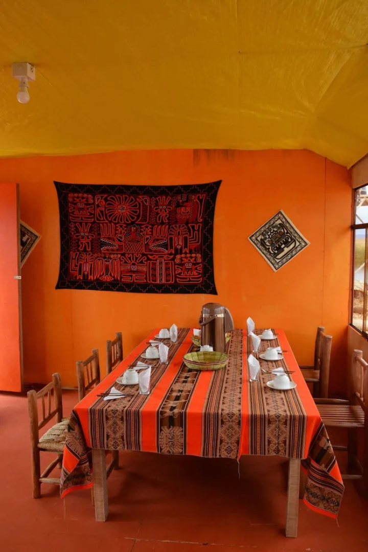 Uros Aruntawi Lodge