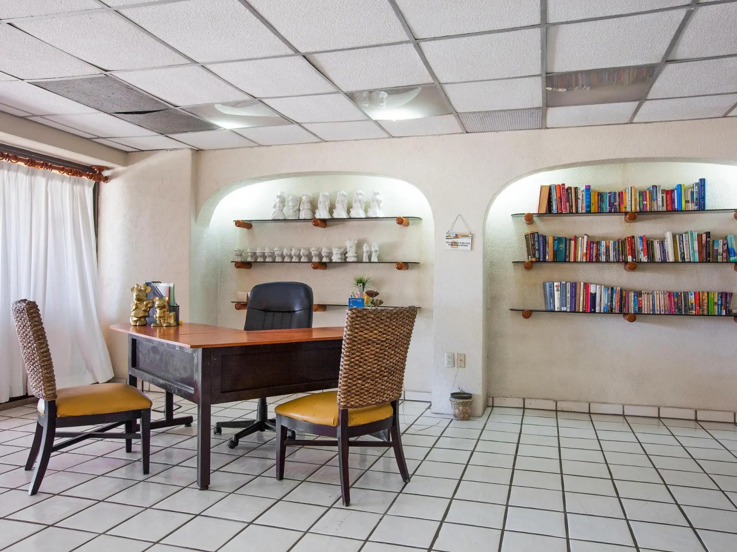 Costa De Oro Beach Hotel