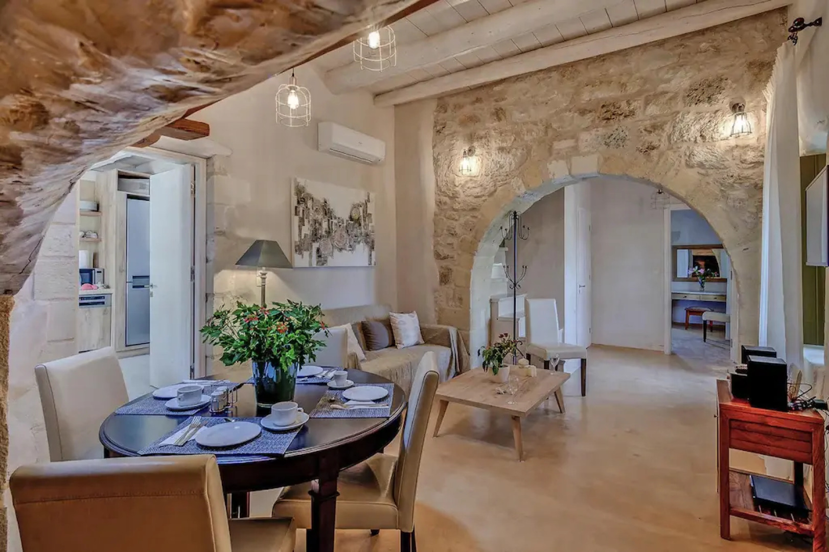 Holiday House, Castellos