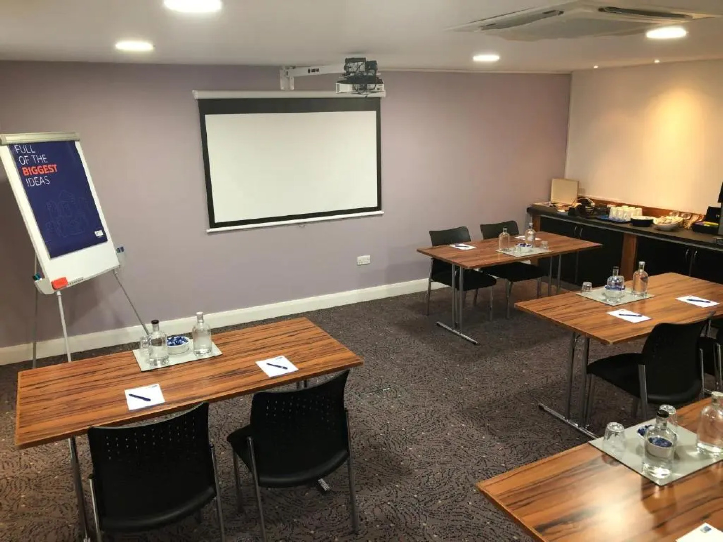 Holiday Inn Express London Gatwick - Crawley by IHG