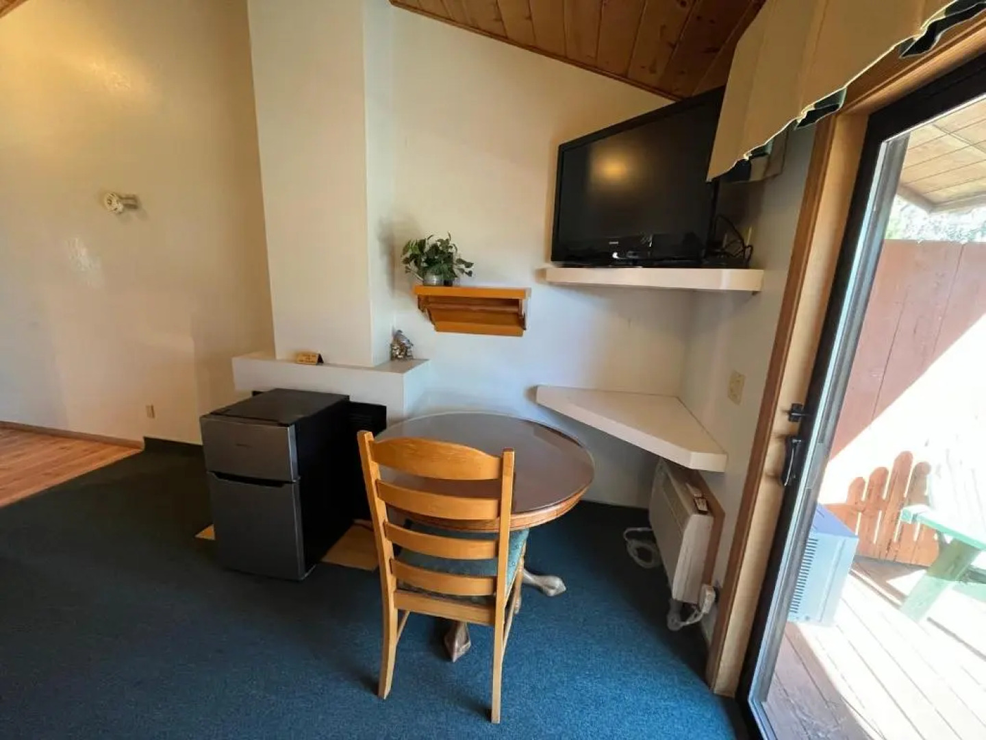 Whispering Pines Lodge