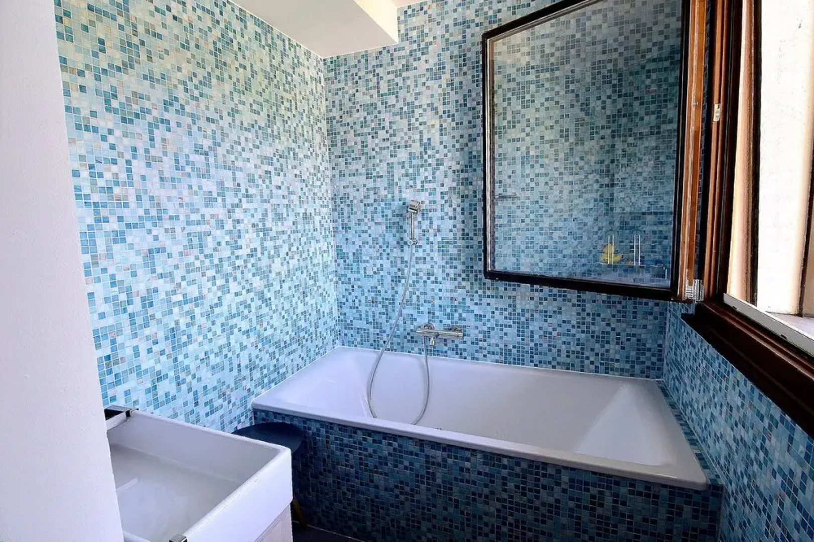 Mirois - Montagne 26 Ski-in Apartment on the Slopes in Les Crosets