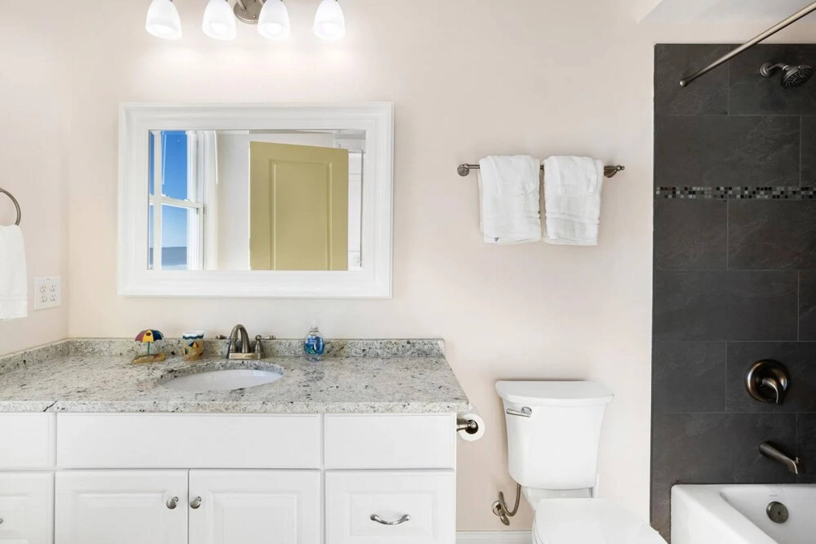 Endless Summer 5 Bedroom Home by Redawning