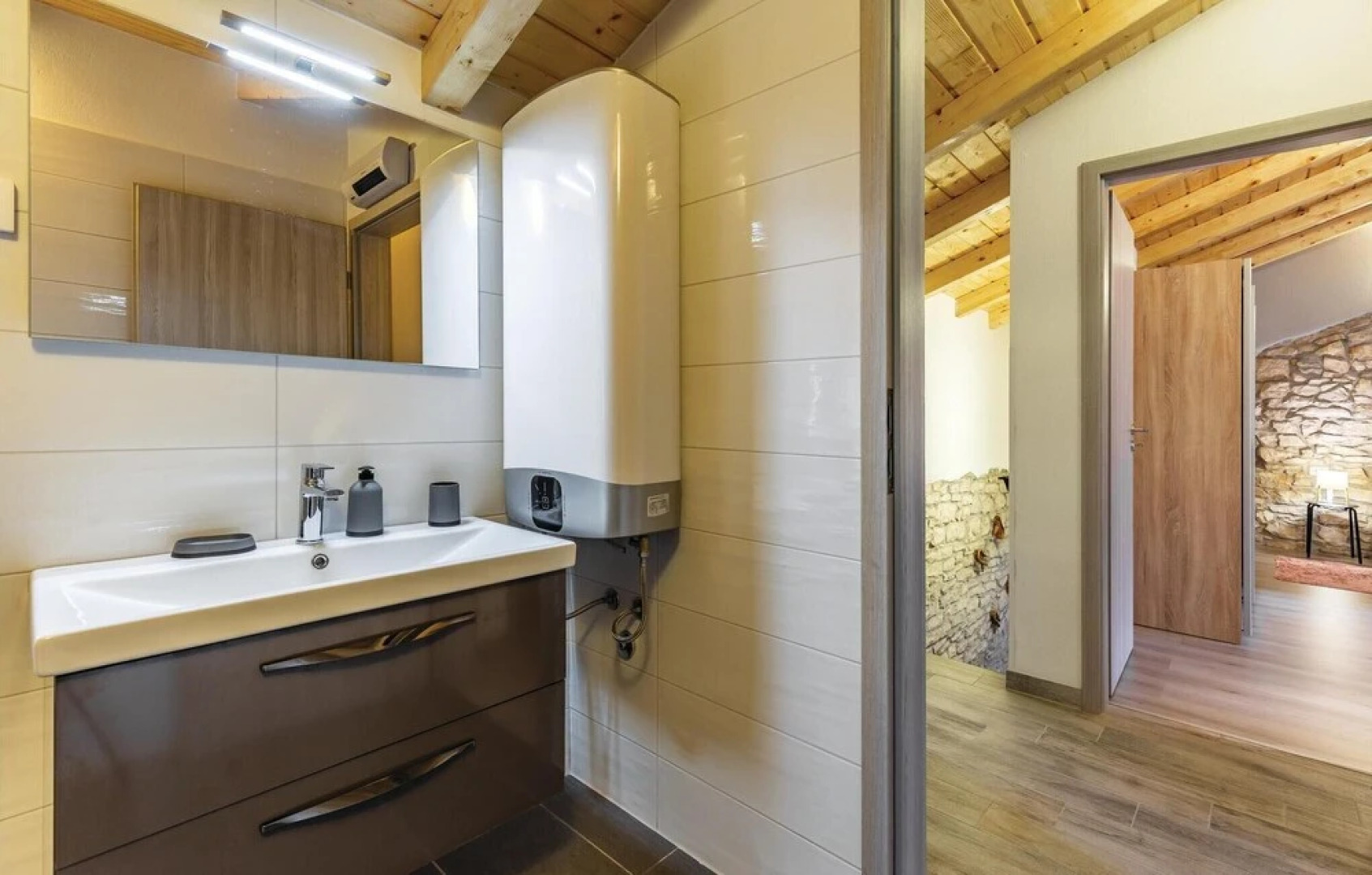 Stunning Home in Peruski With Wifi and 2 Bedrooms