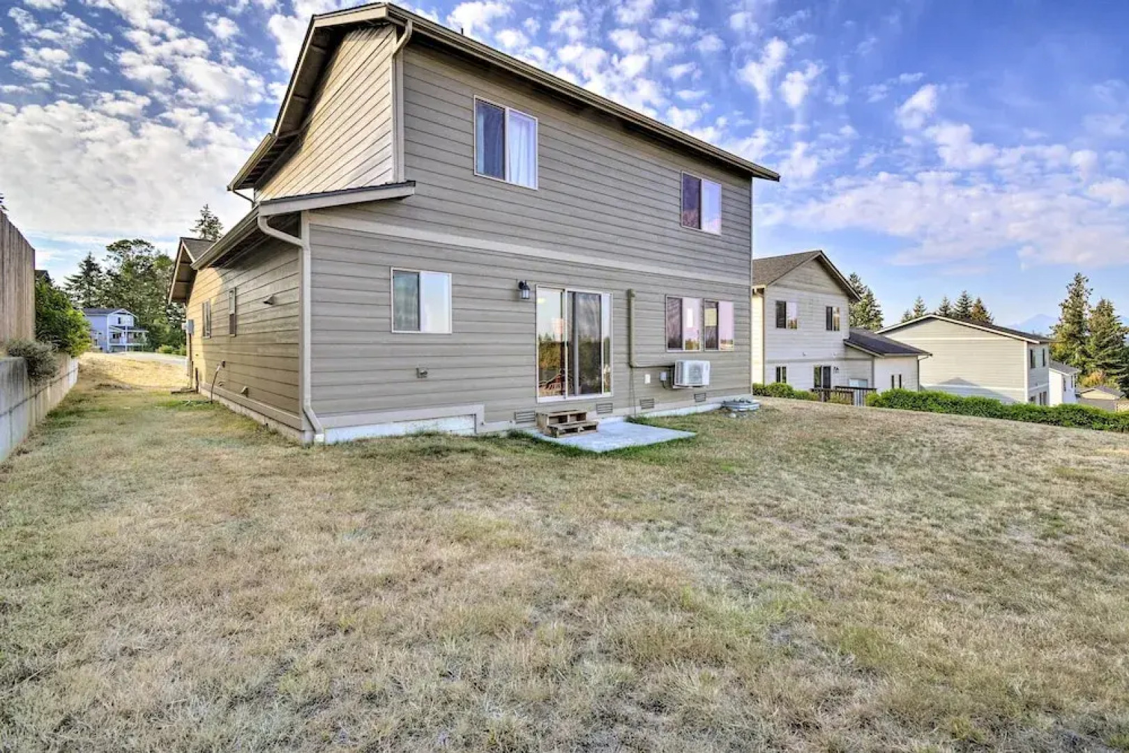 Pet-friendly Poulsbo Abode w/ Mountain Views!