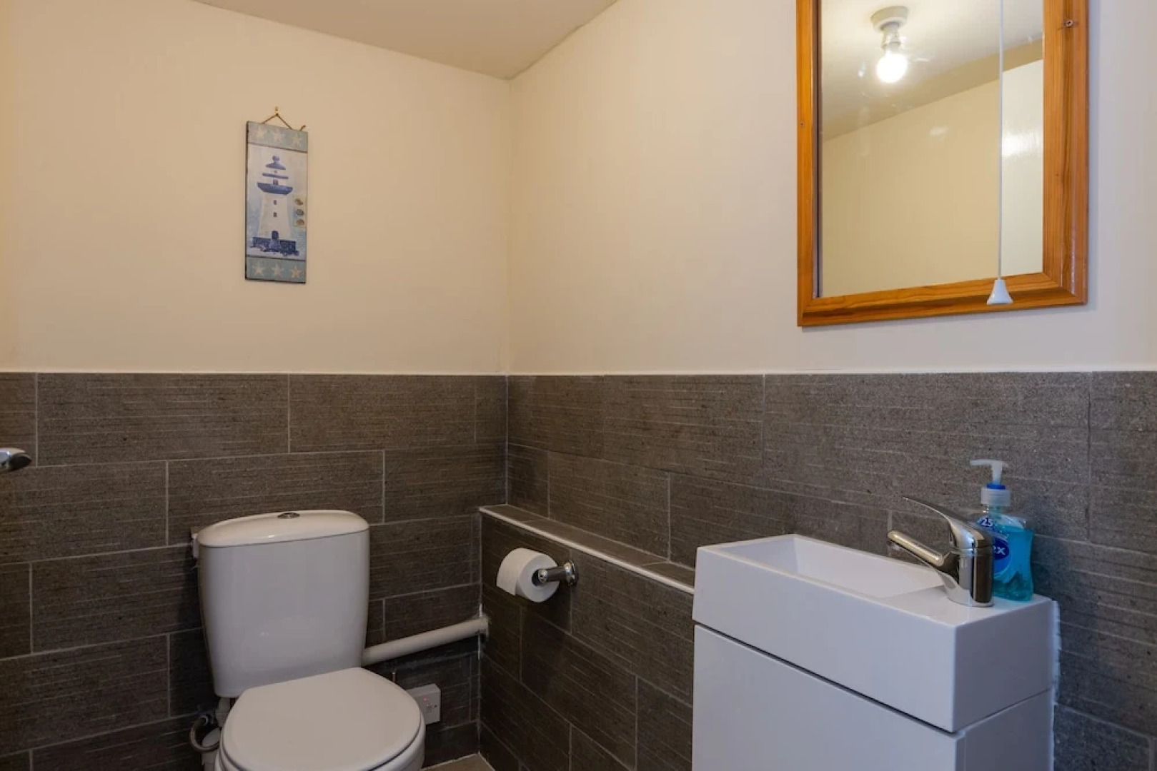 Cellardyke 3-bed Cottage, Sleeps 6 by Seafront