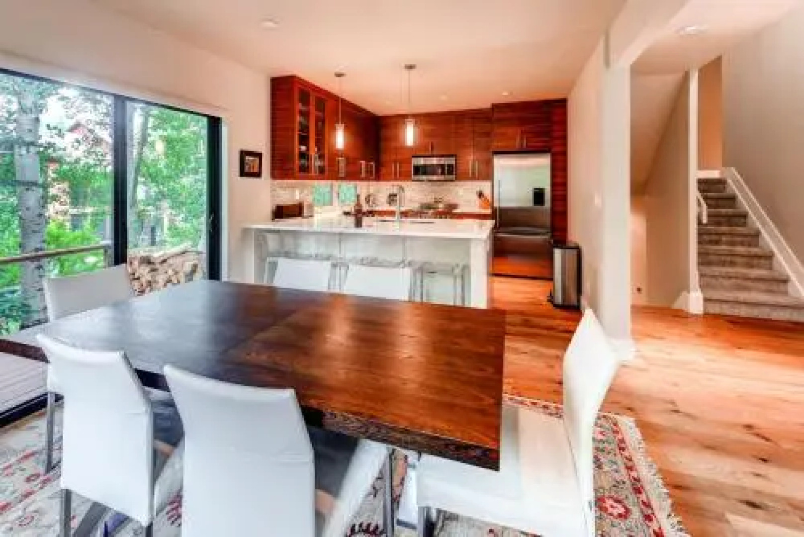 Four-Bedroom Family Friendly House with Chef's Kitchen