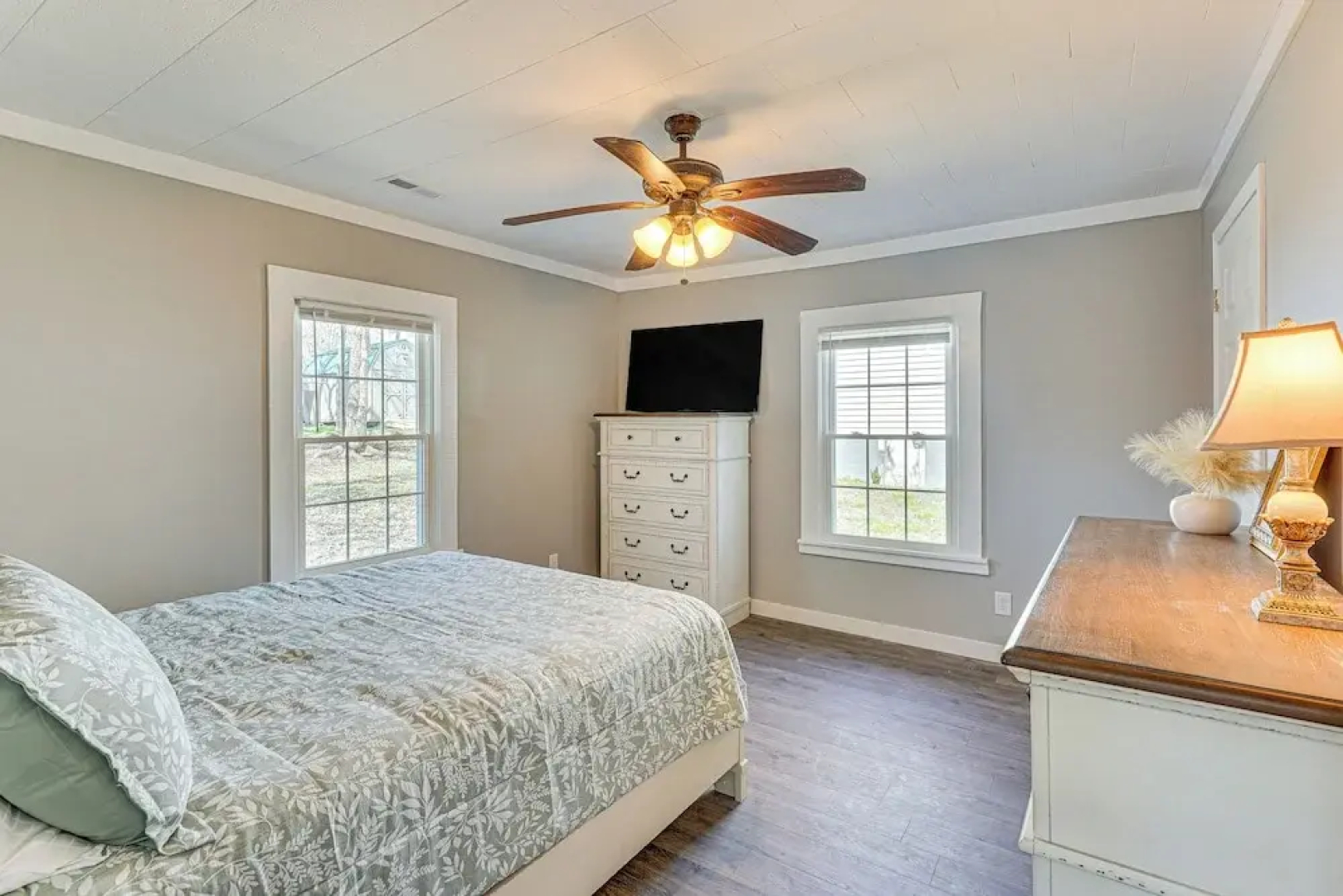 Close to Shops, Eats & Hospital: Roxboro Retreat