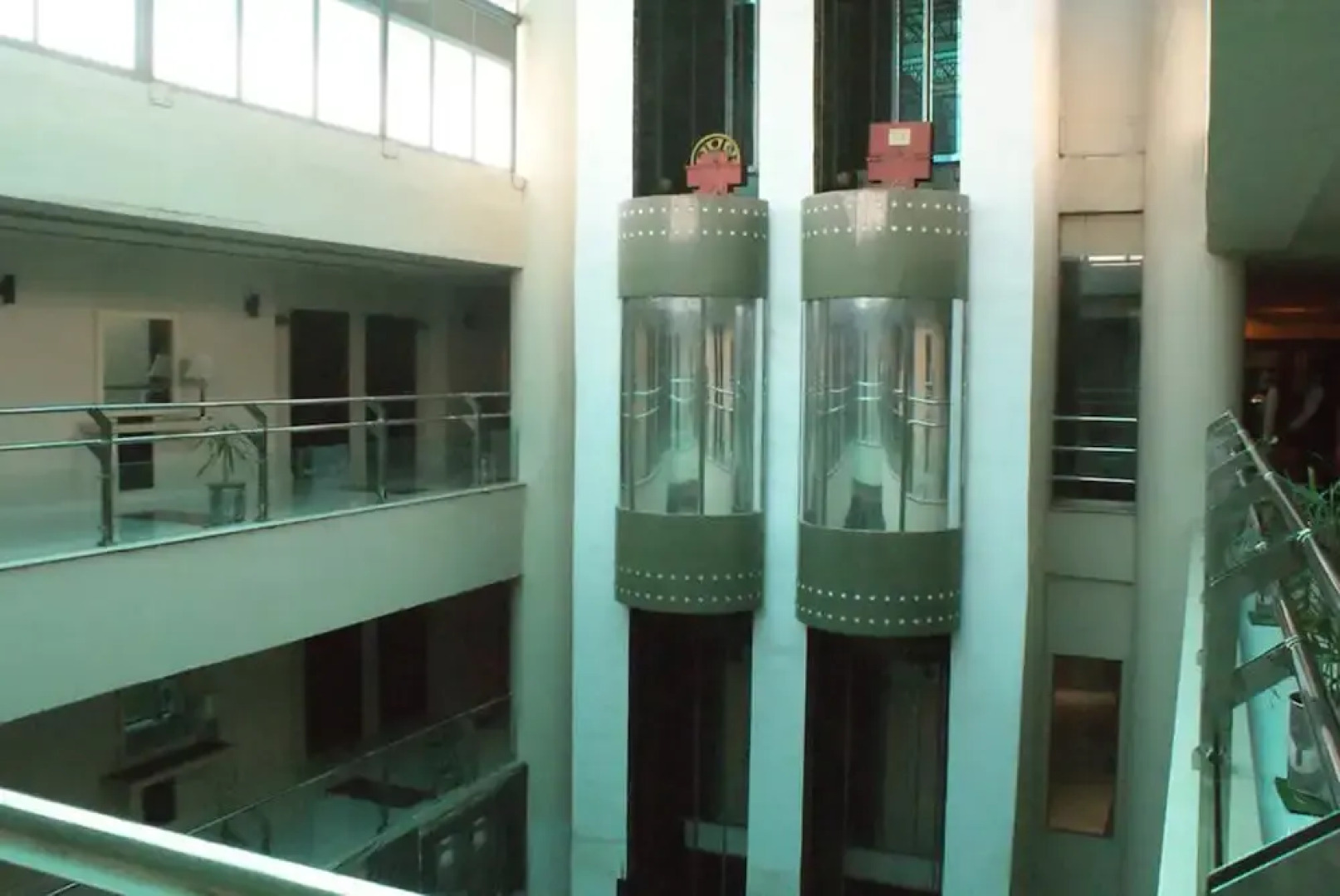 Grand Regent Hotel & Suites