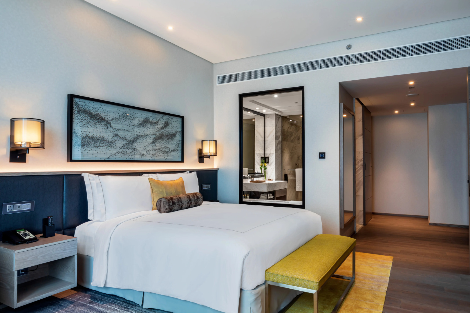 Отель Taj Jumeirah Lakes Towers