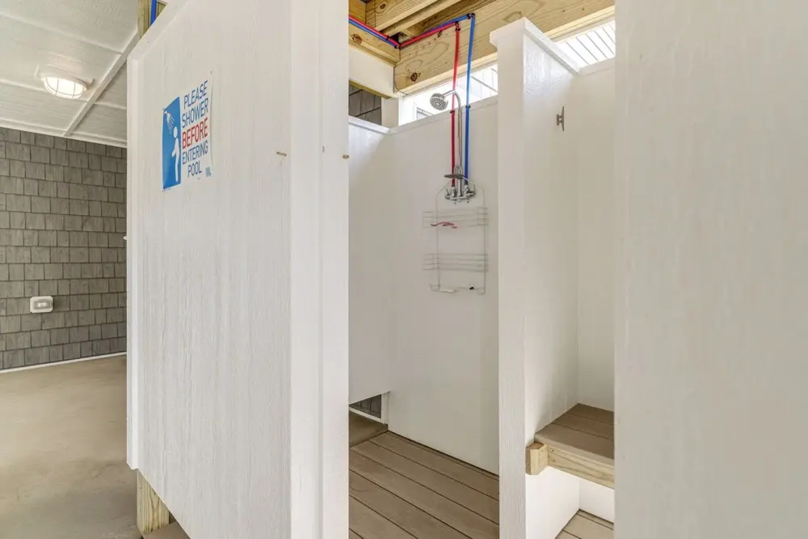 Walk to Beach: Southern Shores Retreat w/ Hot Tub