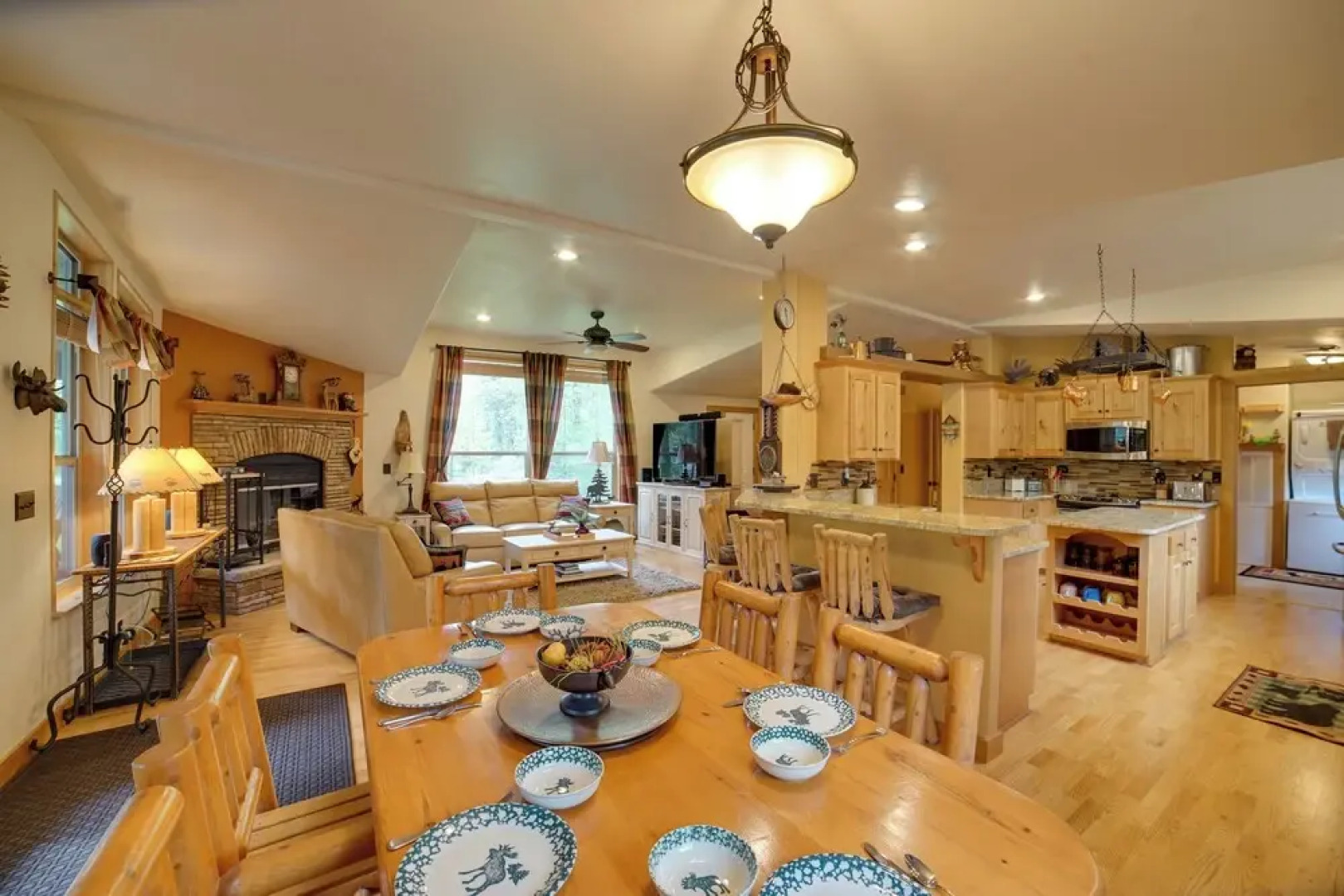 'moose Lodge' Cabin w/ Entertainment Gazebo!