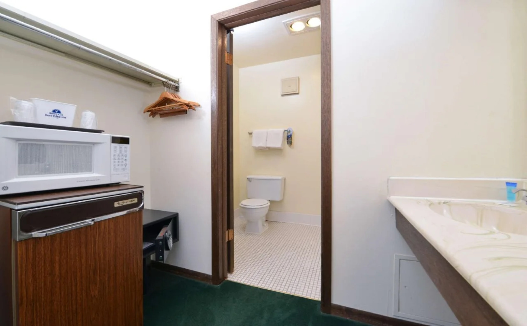 Americas Best Value Inn La Crosse