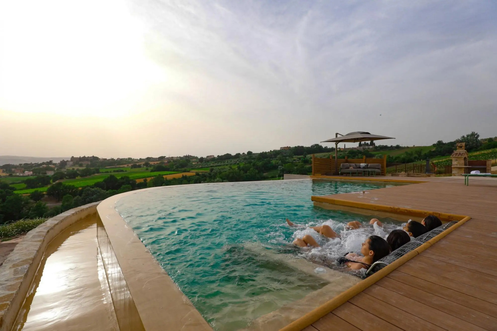 Modern Villa With Beautiful Infinity Pool ac Wifi Home Automation Barrier Free-villa Meraviglia