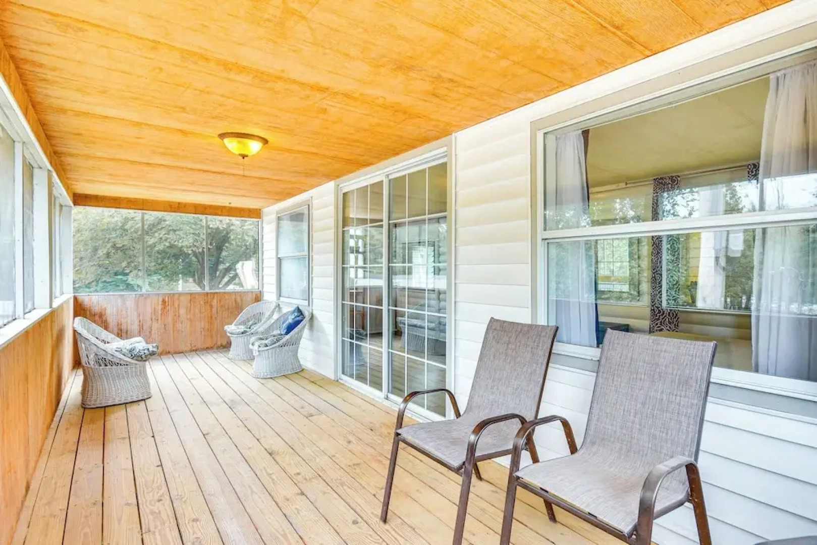 Cozy Cottage w/ Deck: Walk to Lake of the Ozarks!