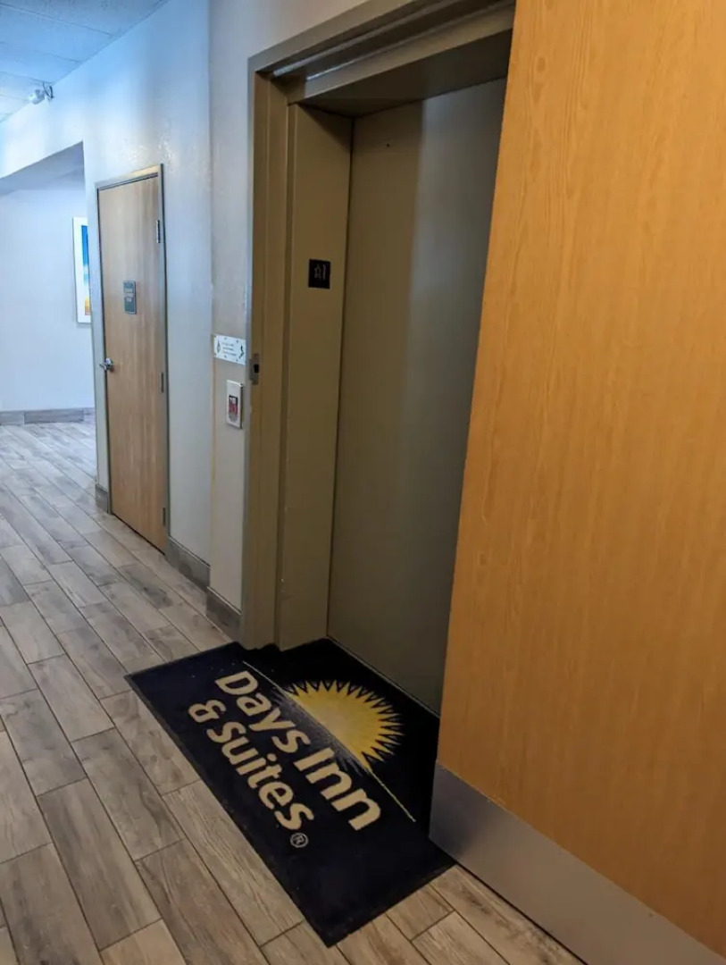 Days Inn & Suites Castle Rock