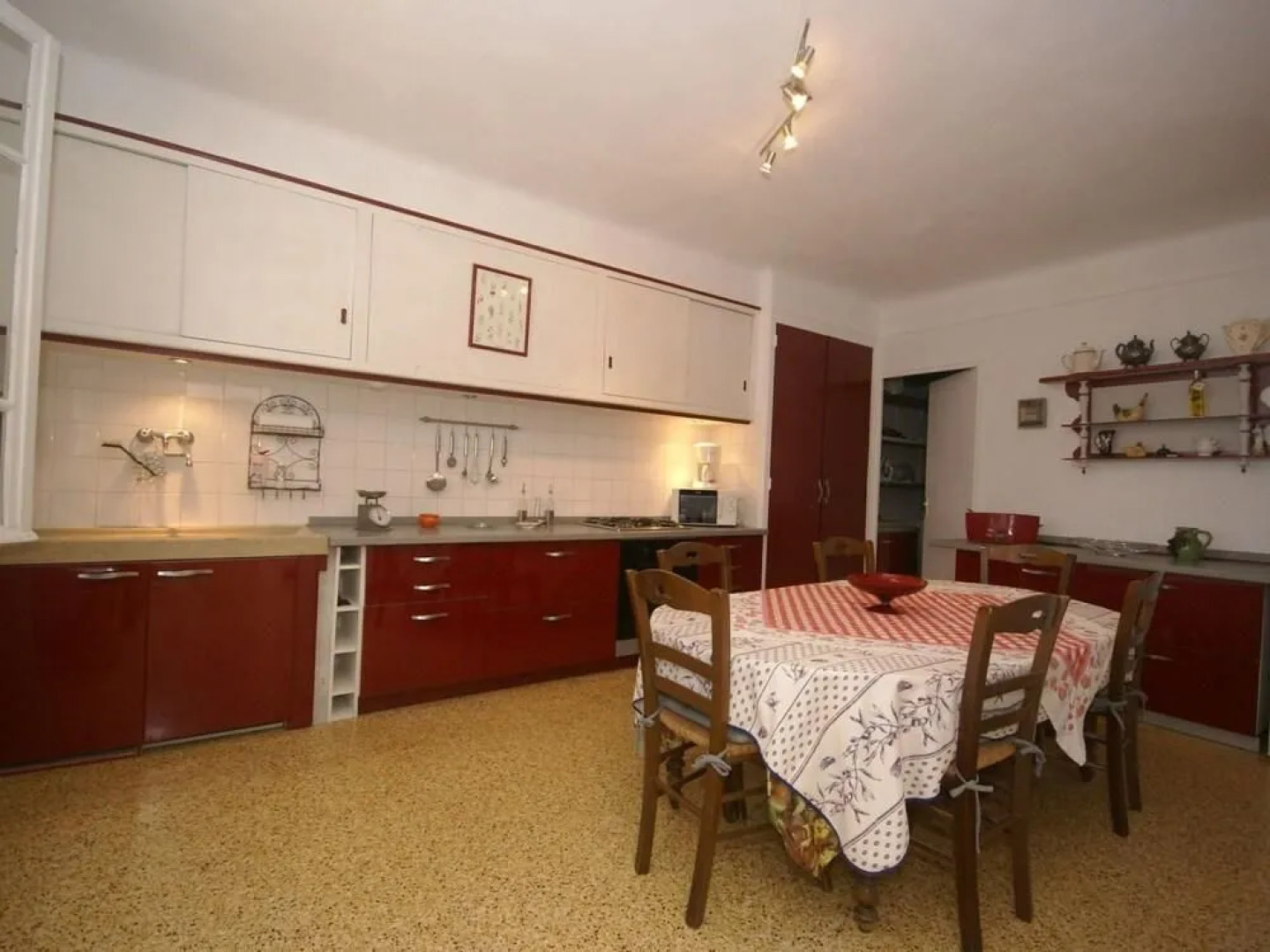 Luxurious Holiday Home with Pool in Pertuis France