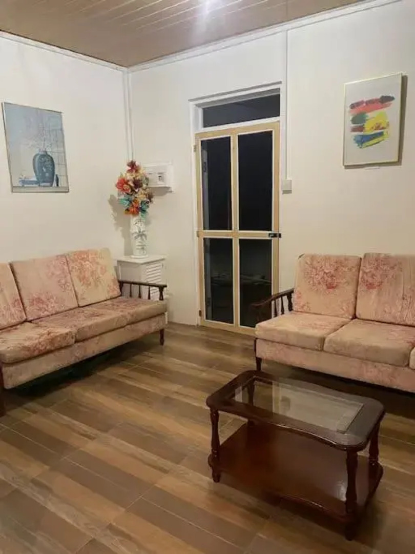 Spacious, Cozy Two Bedroom Apartment Overlooking the Beach