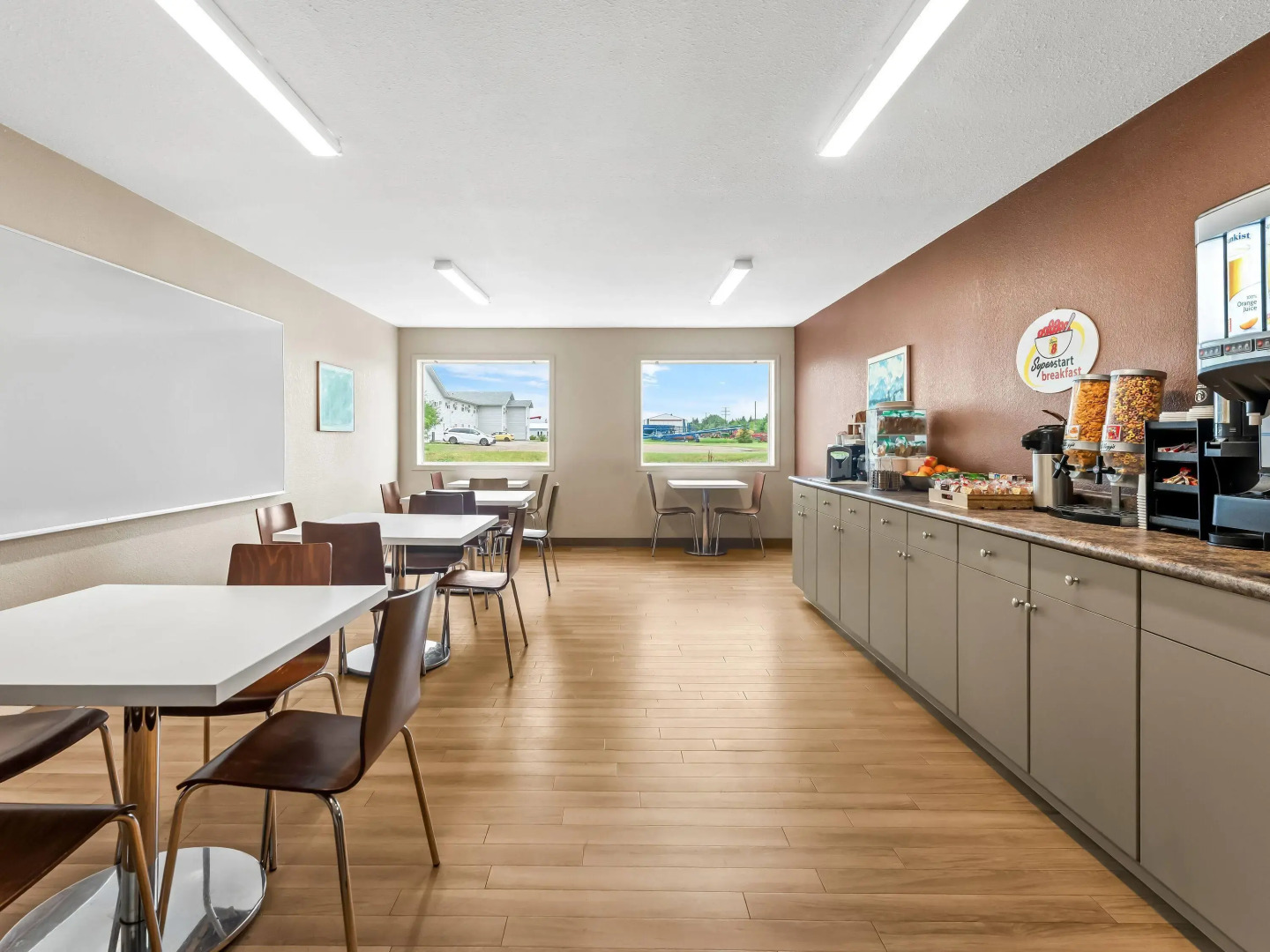 Super 8 by Wyndham Meadow Lake