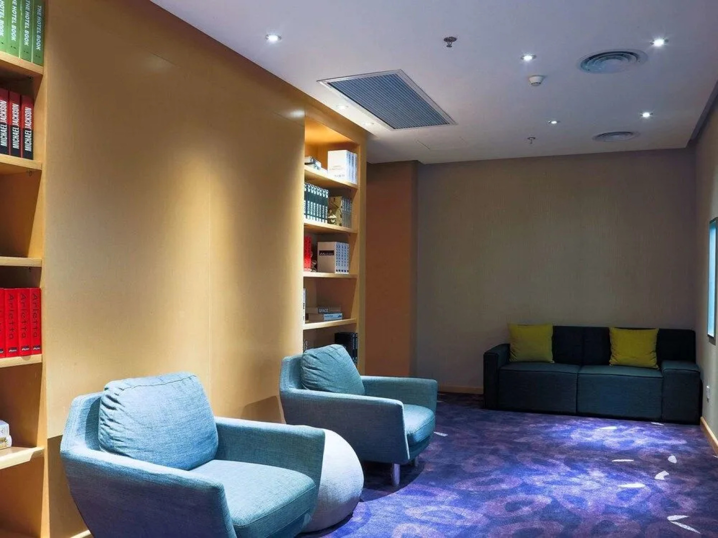 IBIS Styles NT WZ Intl Plz