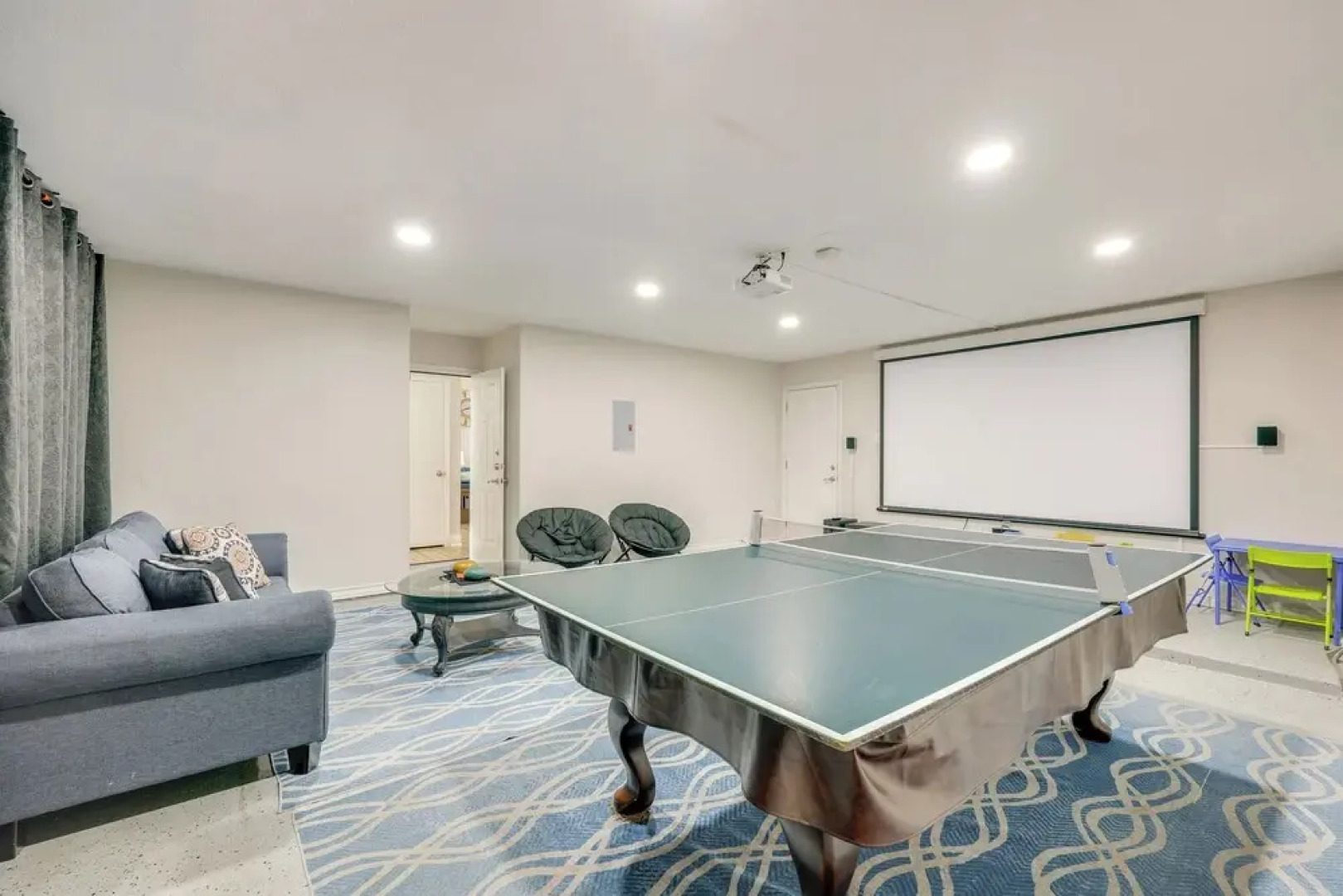 Hot Tub & Game Room: Spacious Live Oak Home!