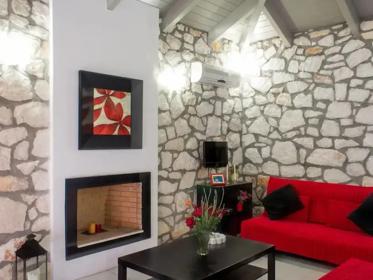 Welcoming Villa near Sea in Agrilia