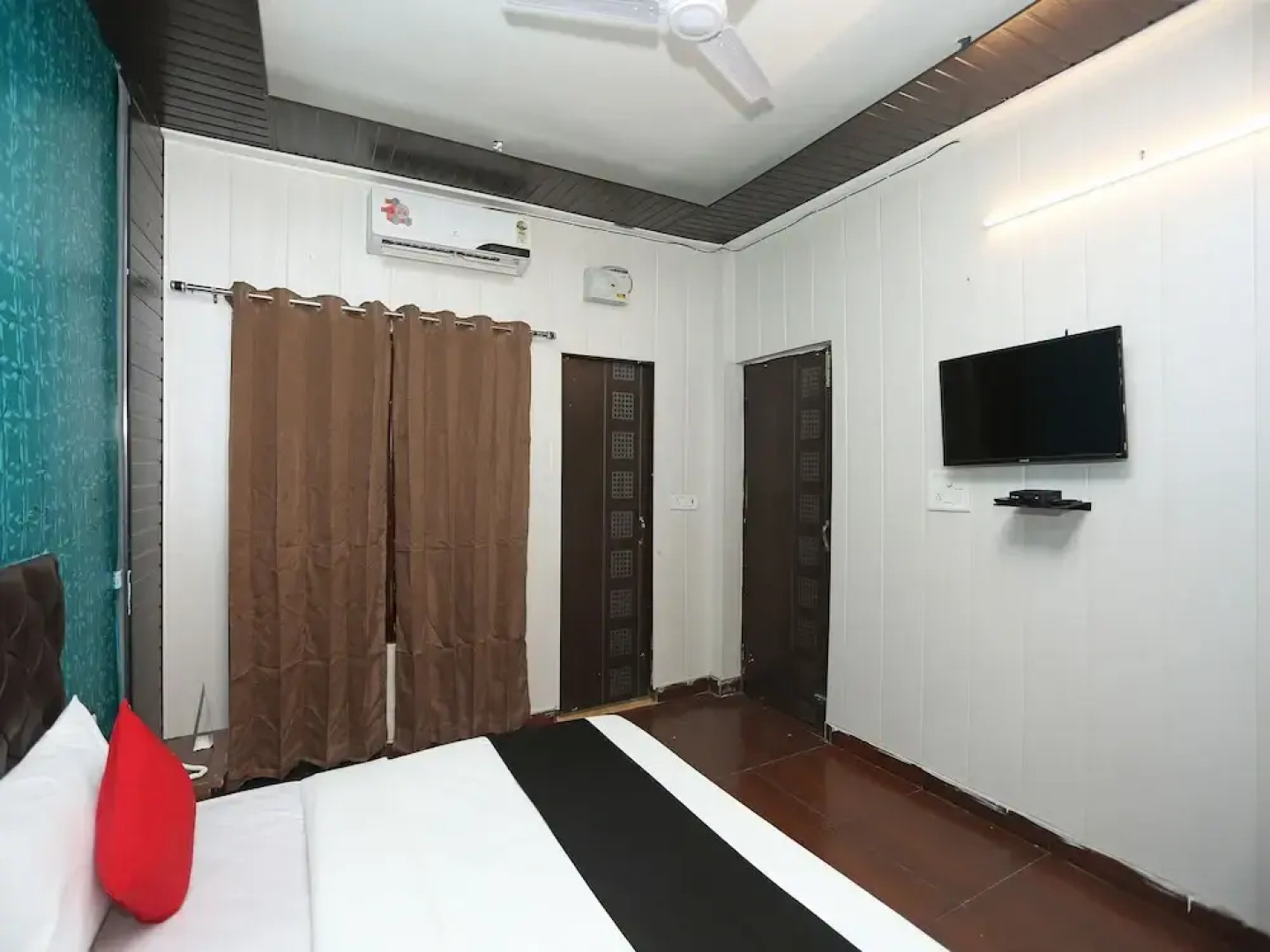 Capital O 24794 Aaryavan Resorts