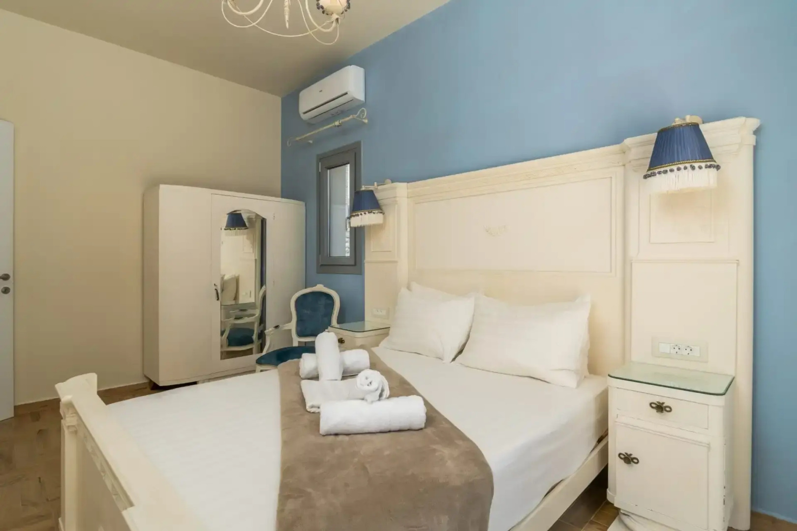 Harites Home Apartments Adamas