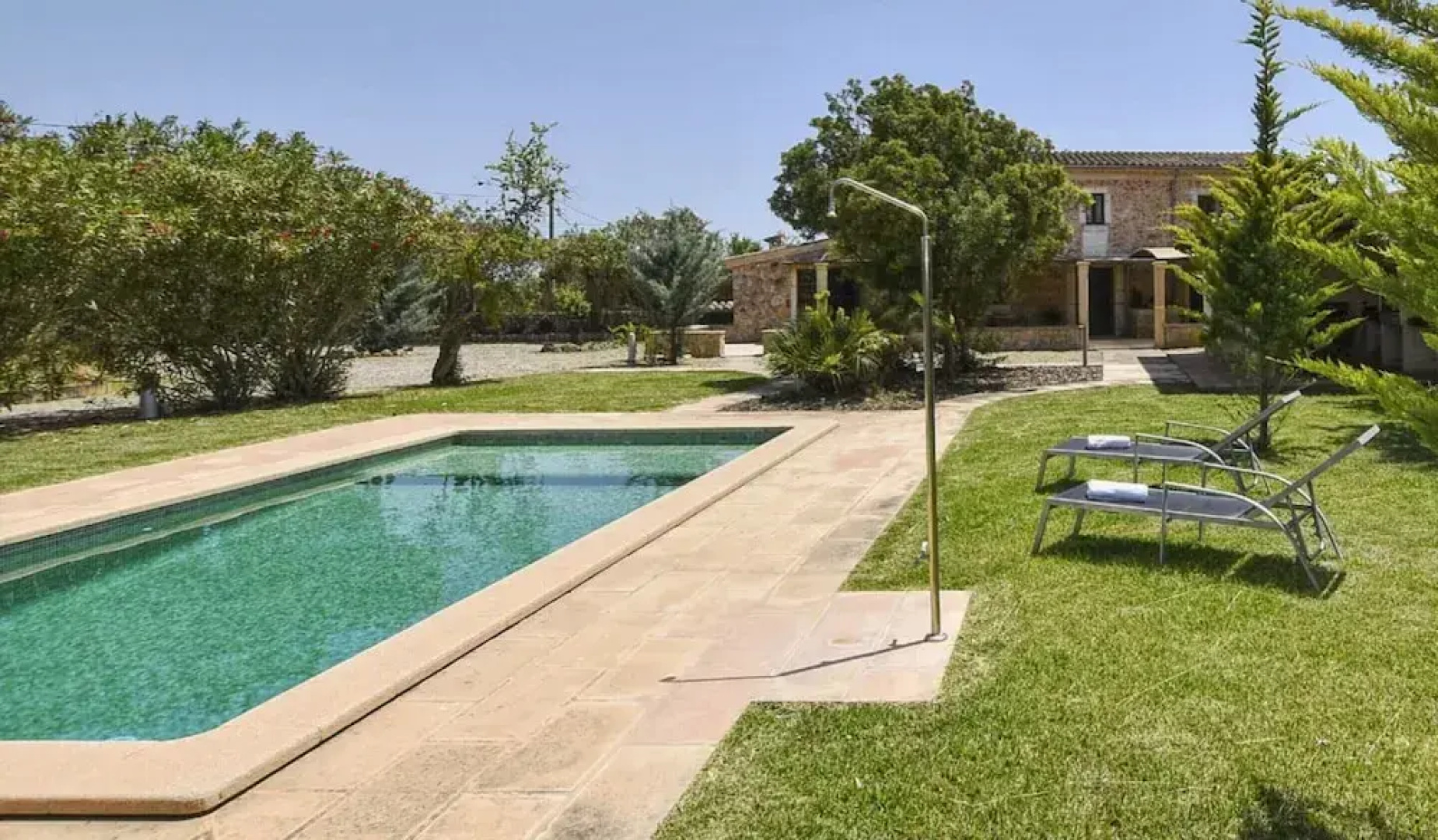 Poolside Garden Retreat in Buger