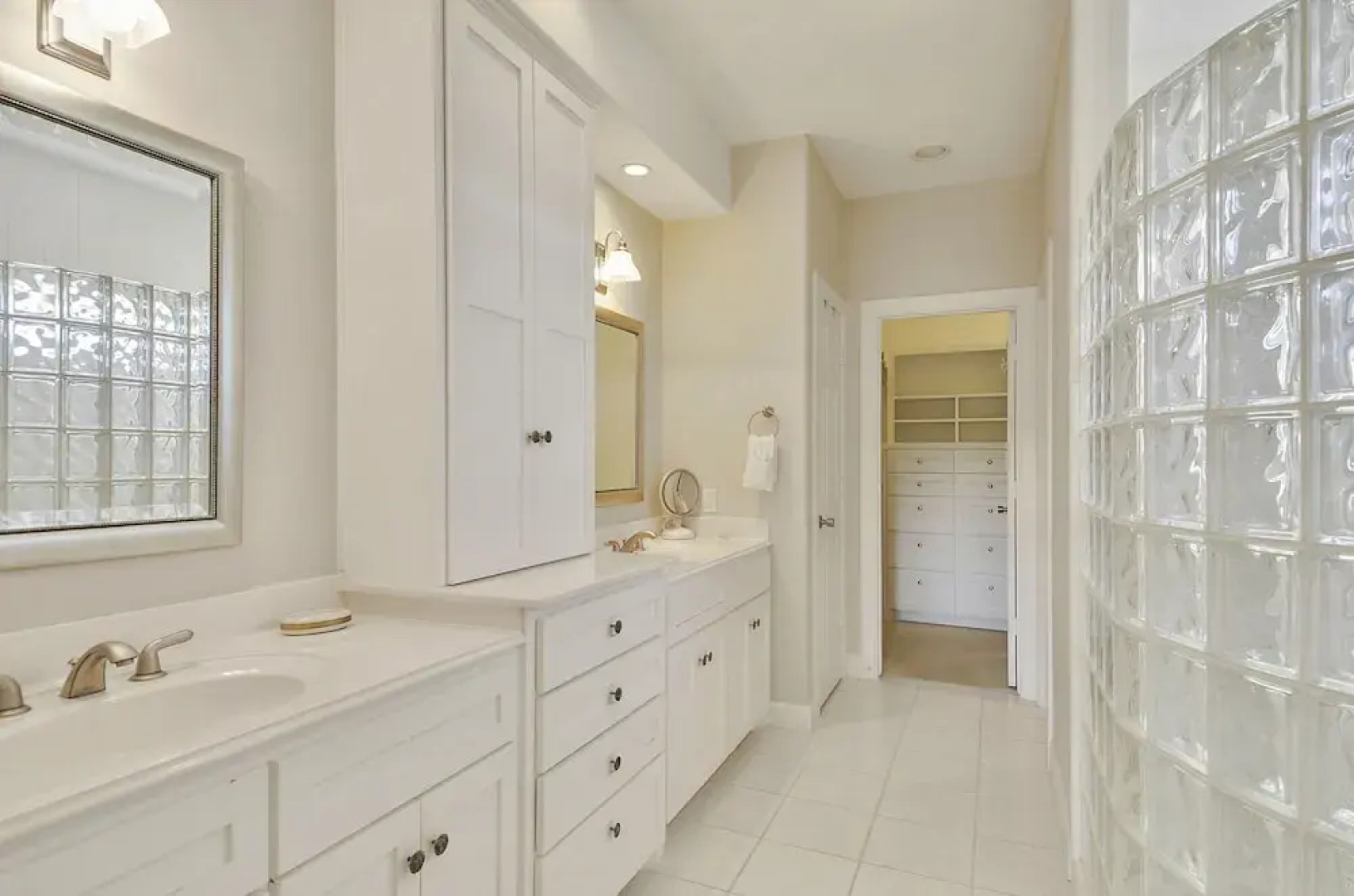 Sommervilla by RedAwning