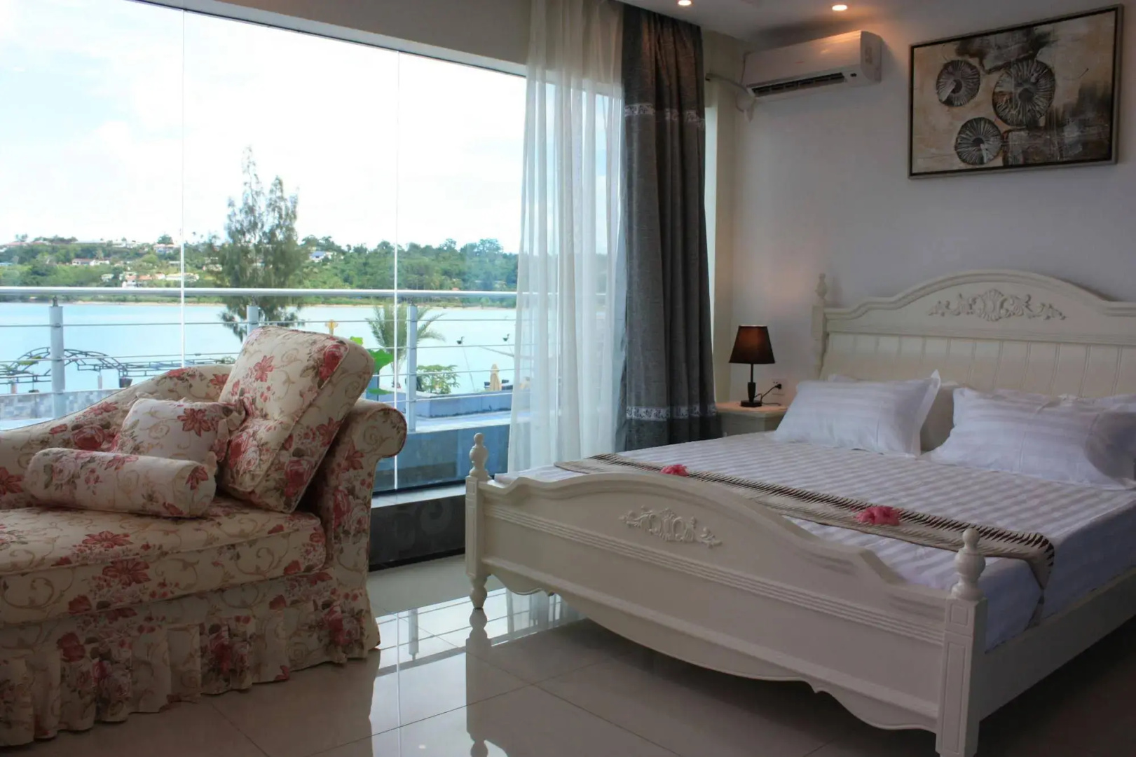 Crystal Palace Hotel