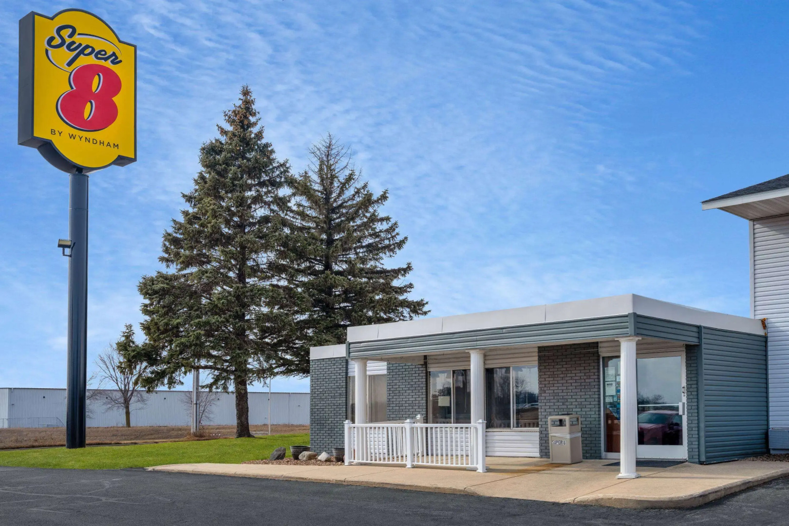 Super 8 by Wyndham Owatonna