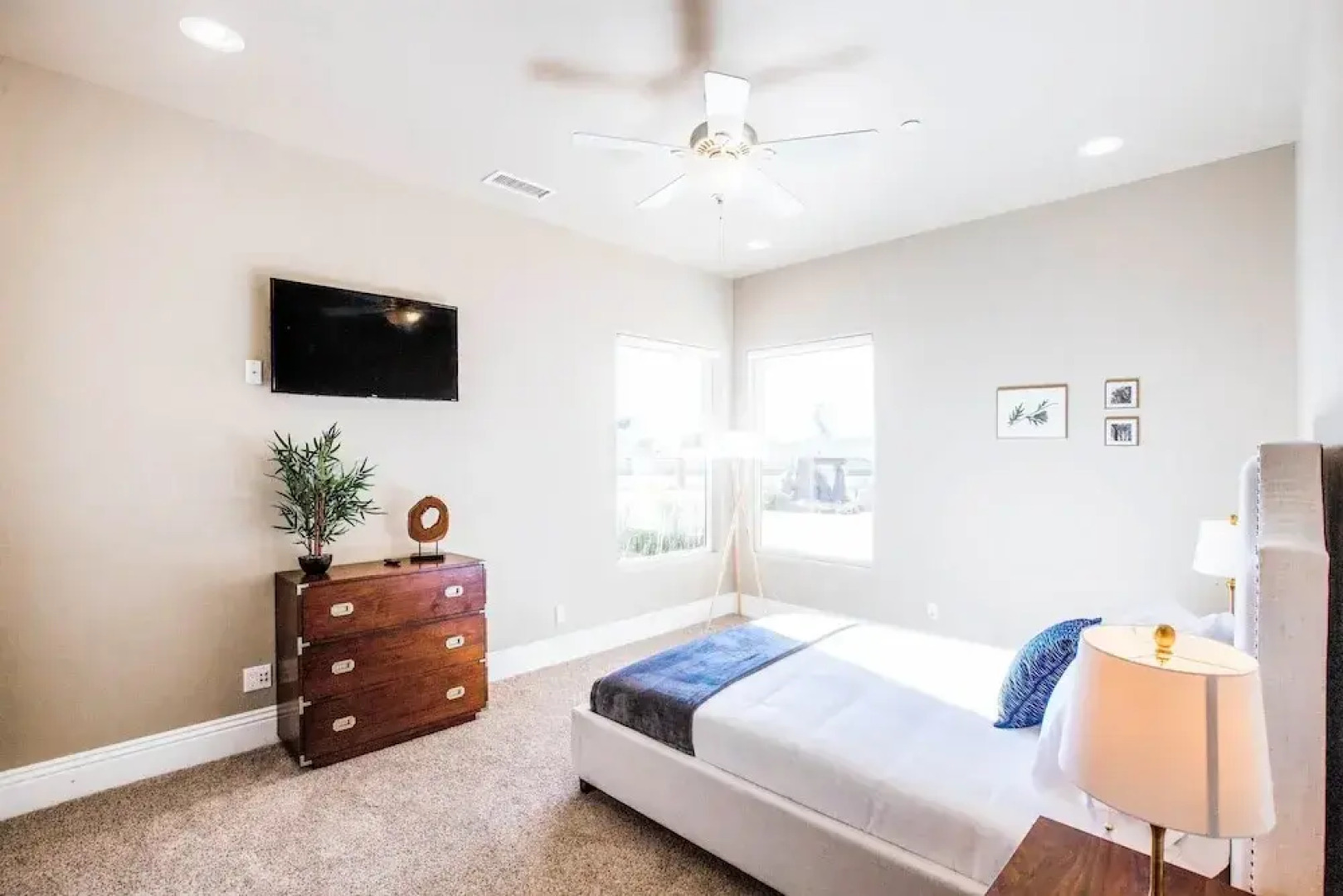 Mermaid by Avantstay Private Estate w/ Pool, Volleyball & Arcade!