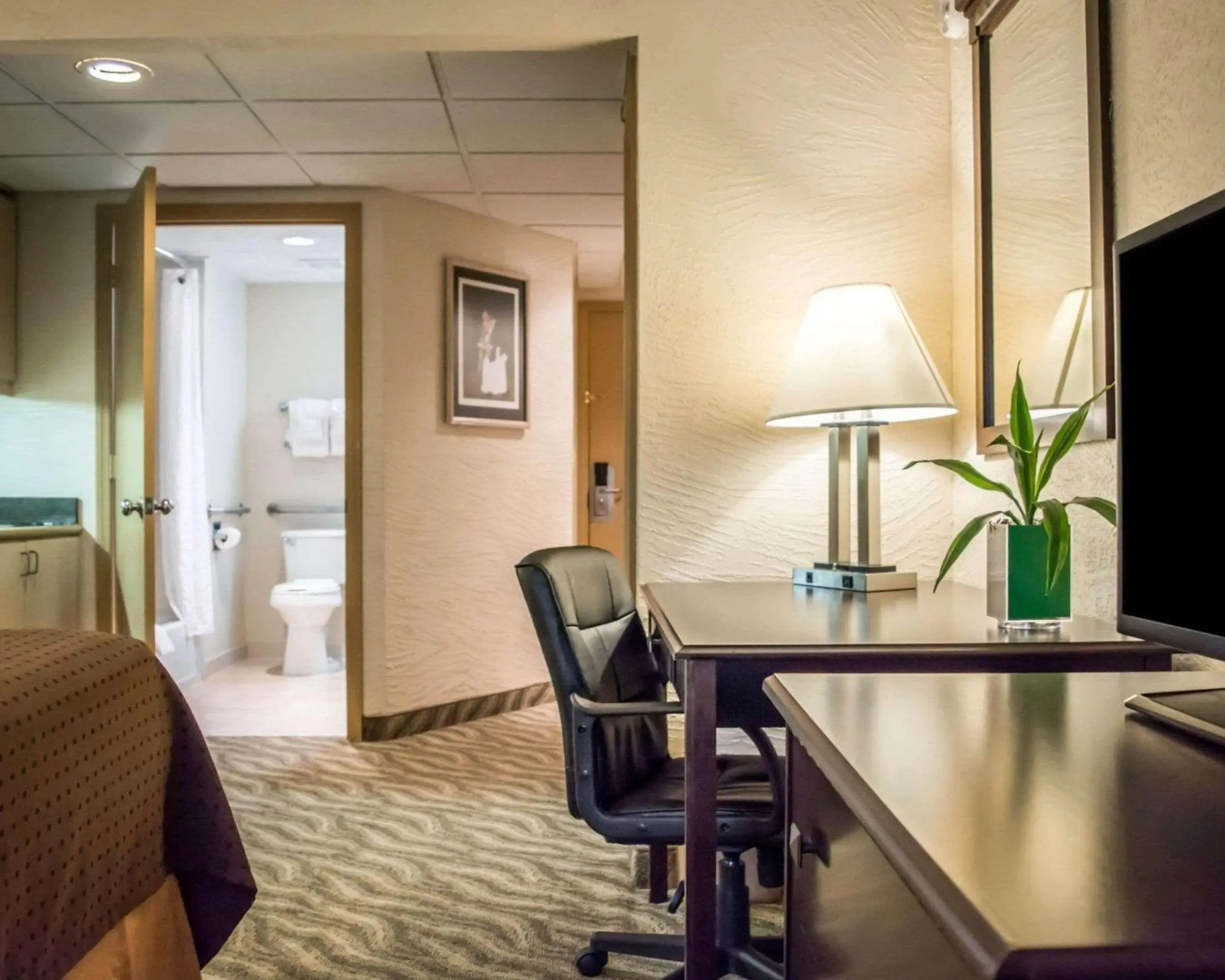 Clarion Pointe Tampa-Brandon Near Fairgrounds and Casino