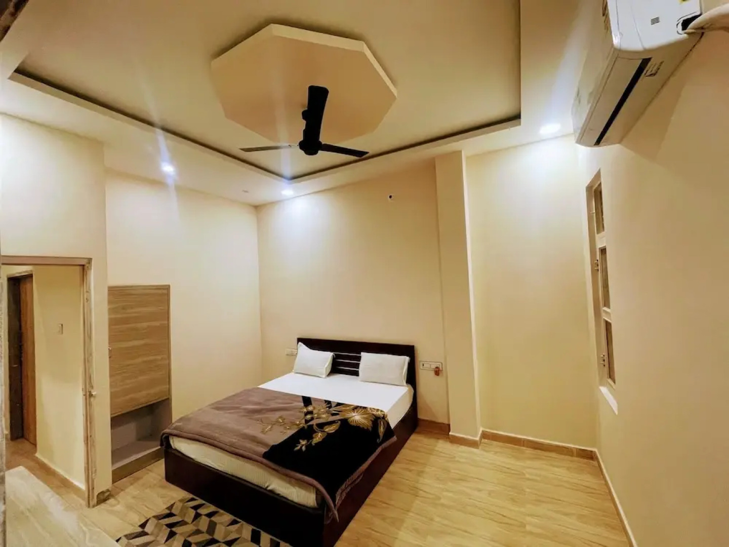 Sunrise Hotel & Restaurant