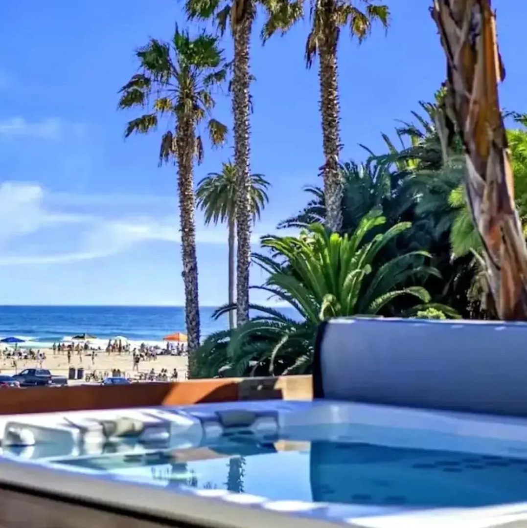 Steps to Beach+shops, Oceanview, Hot Tub+firepit Moonlight Modern by Avantstay